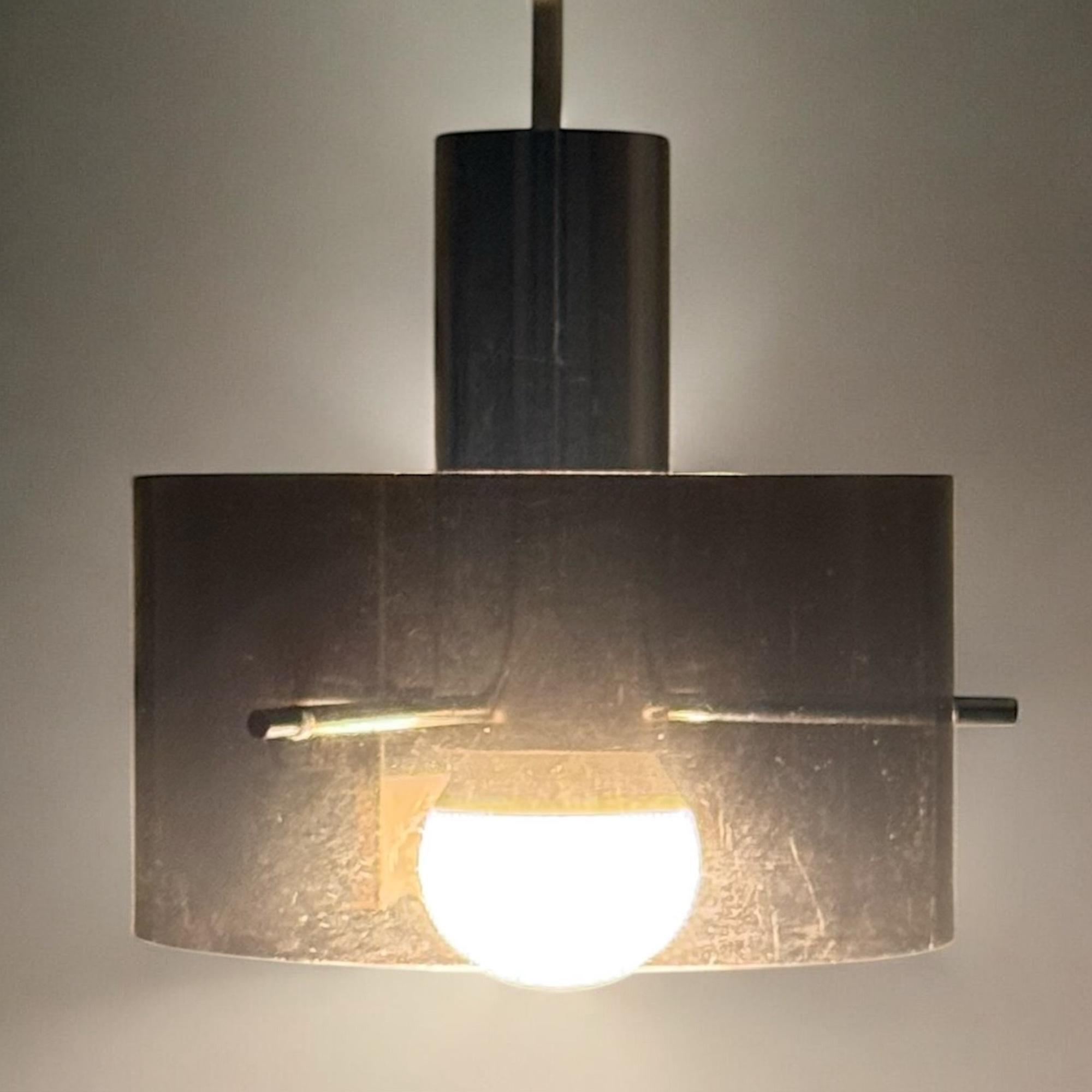 Italienische A Space Age Hängelampe aus Chrom und Plexiglas 1970er Jahre im Zustand „Gut“ im Angebot in San Benedetto Del Tronto, IT