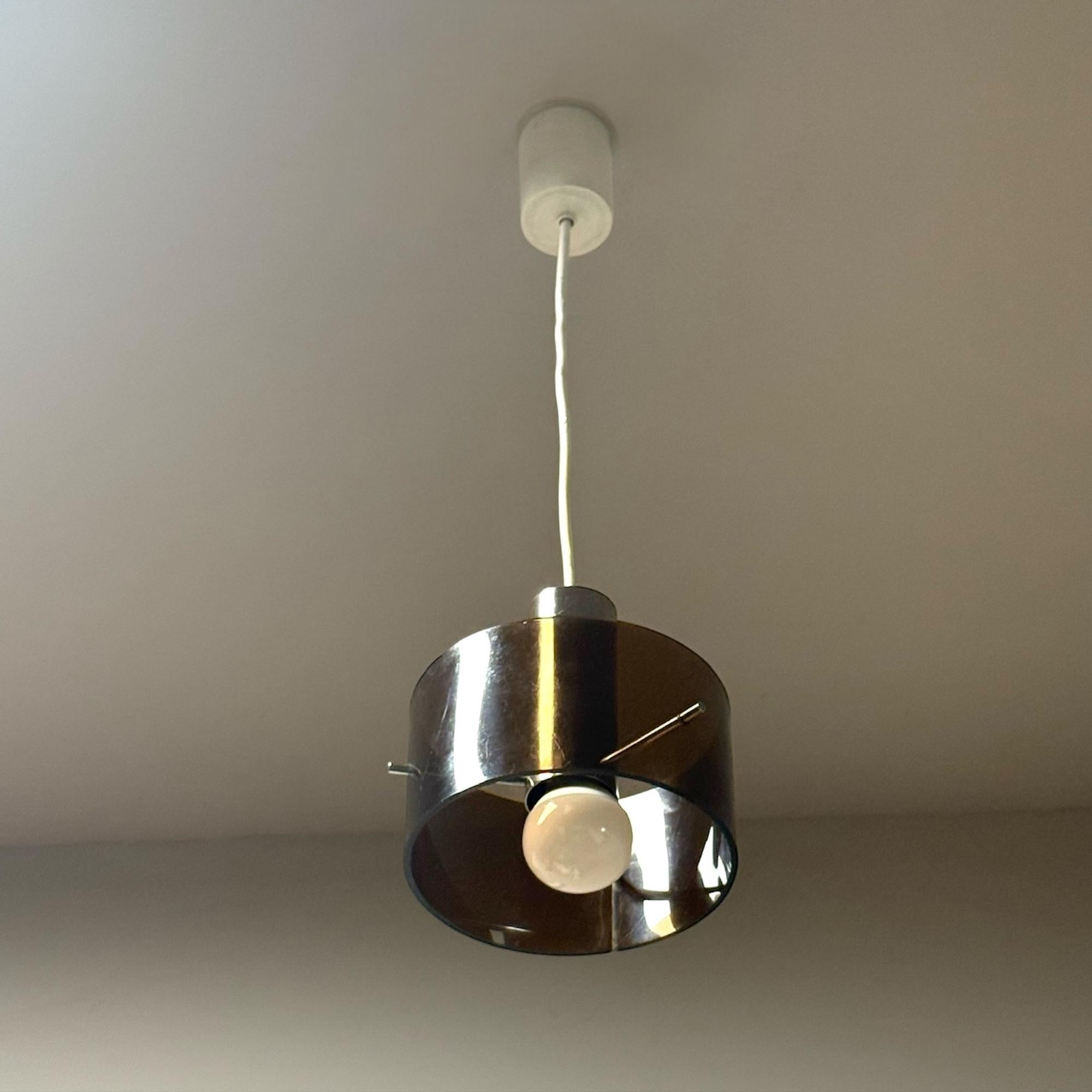 Italienische A Space Age Hängelampe aus Chrom und Plexiglas 1970er Jahre im Angebot 2