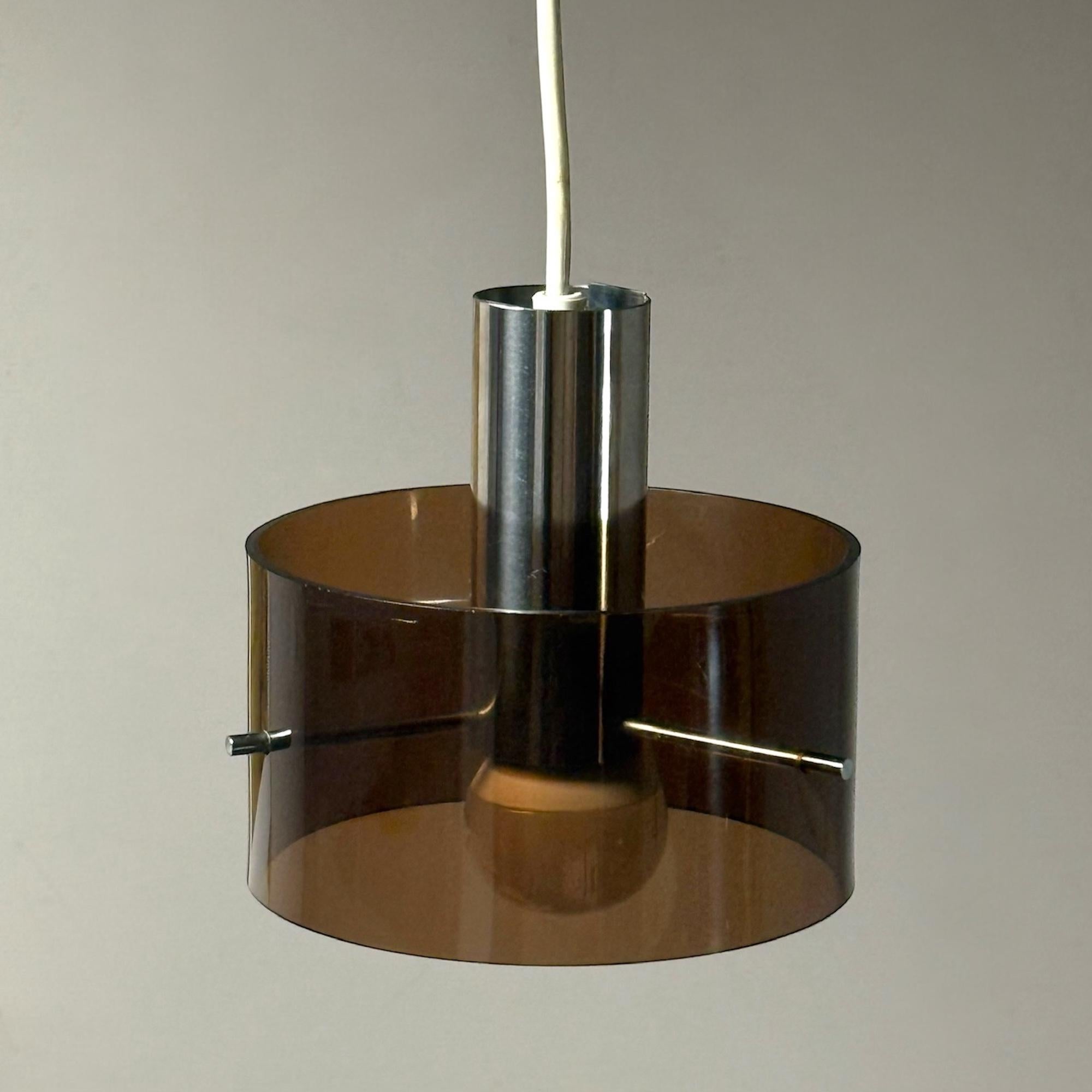 Italienische A Space Age Hängelampe aus Chrom und Plexiglas 1970er Jahre im Angebot 5