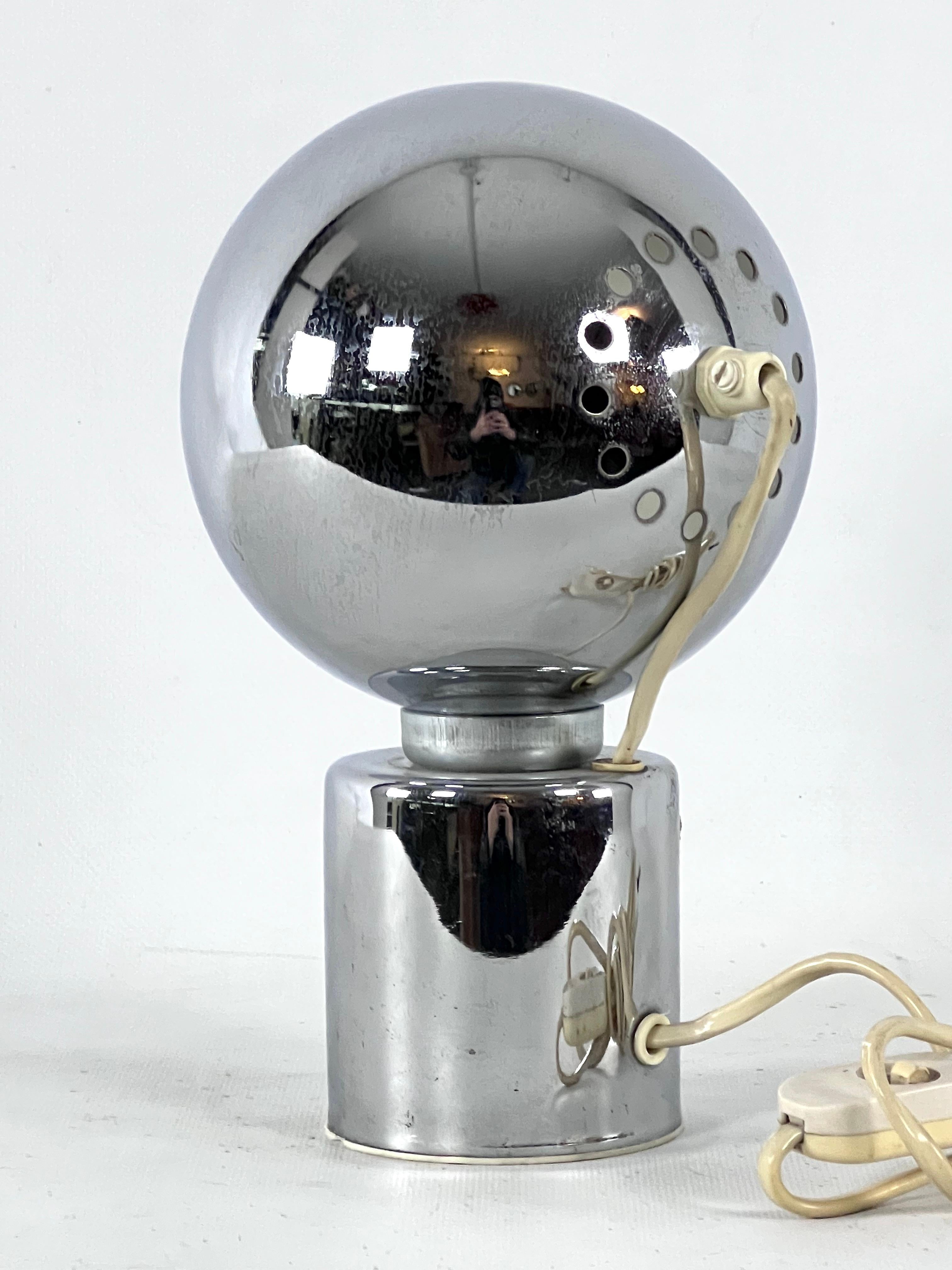Italian Space Age Chrome Table Lamp Signed by Reggiani In Good Condition For Sale In Catania, CT