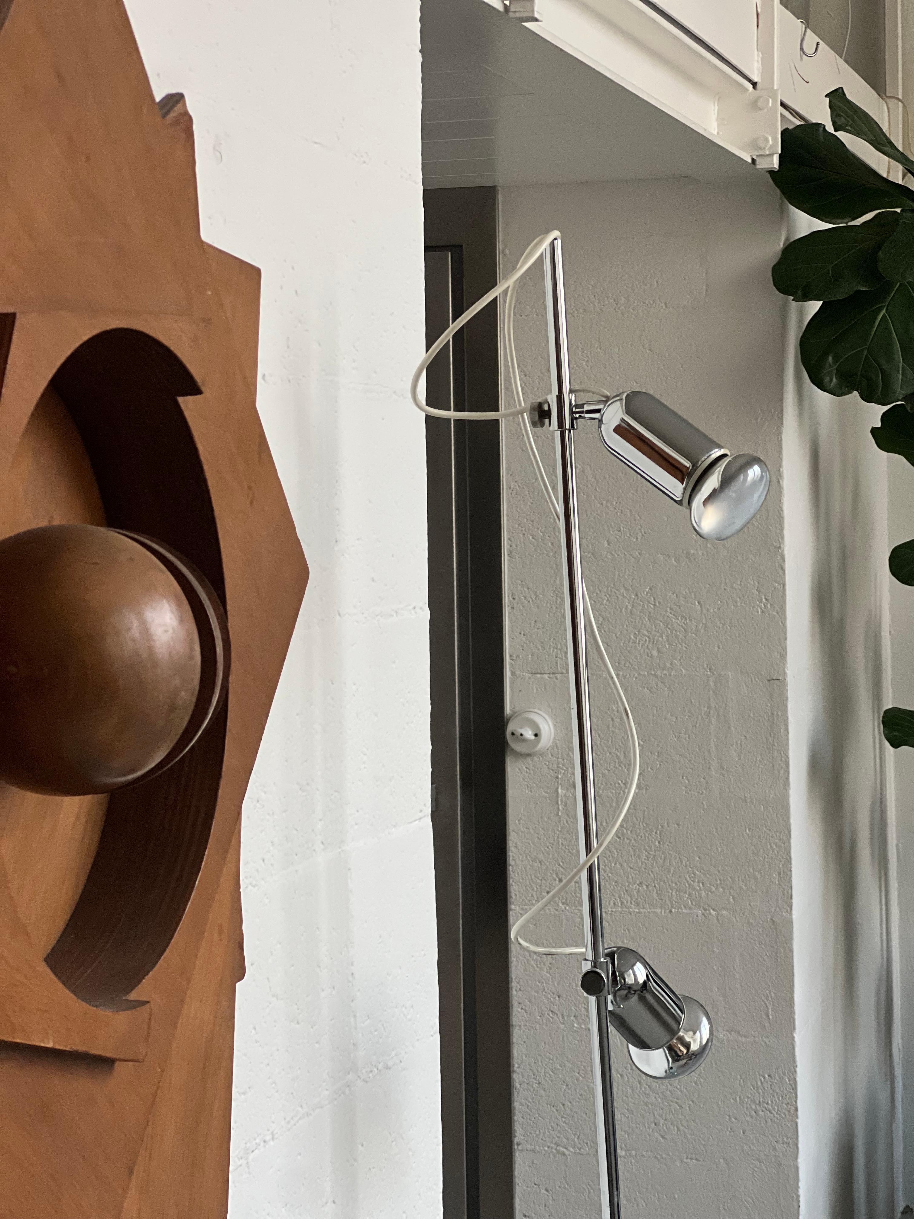 Lampada da terra regolabile in metallo cromato di Reggiani, anni '70 in vendita 3