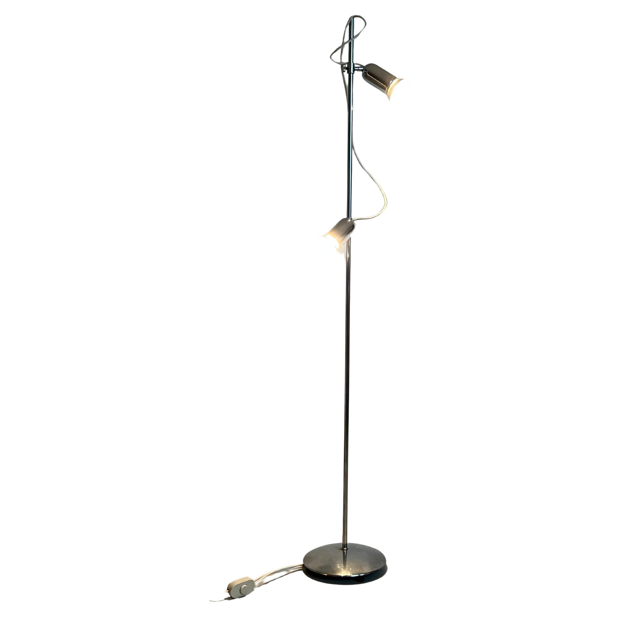 Lampada moderna di metà secolo - Lampada da terra cromata - Lampada in stile Gio Ponti

Lampada da terra regolabile in metallo cromato di Reggiani, anni '70 Lampada da terra regolabile interamente in metallo cromato. I diffusori cilindrici possono