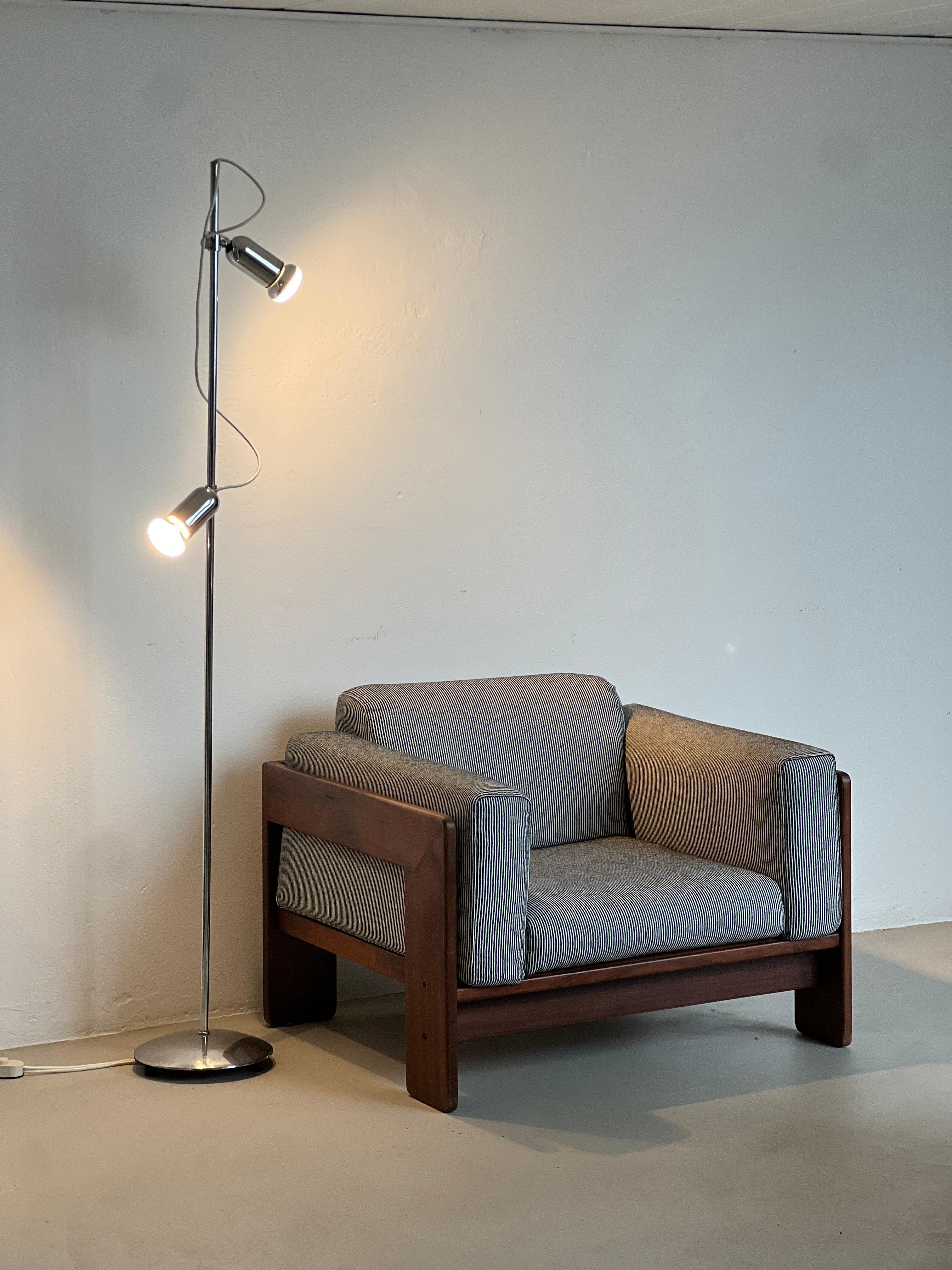 Mid-Century moderno Lampada da terra regolabile in metallo cromato di Reggiani, anni '70 in vendita