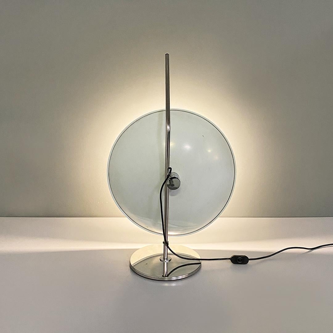 Italian space age chromed steel and white metal adjustable table lamp, 1970s
Adjustable table lamp in Space Age style, with round base in chromed steel, central stem of irregular shape also in chromed steel rod and adjustable and sliding lampshade