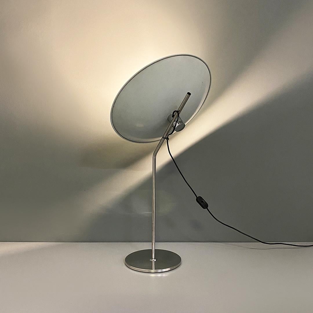 Italian Space Age Chromed Steel and White Metal Adjustable Table Lamp, 1970s In Good Condition For Sale In MIlano, IT