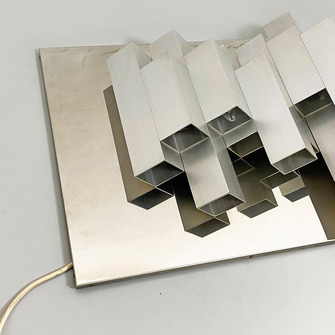 Italienische dekorative Wandleuchte aus verchromtem Steel Age, 1970er Jahre (Ende des 20. Jahrhunderts) im Angebot
