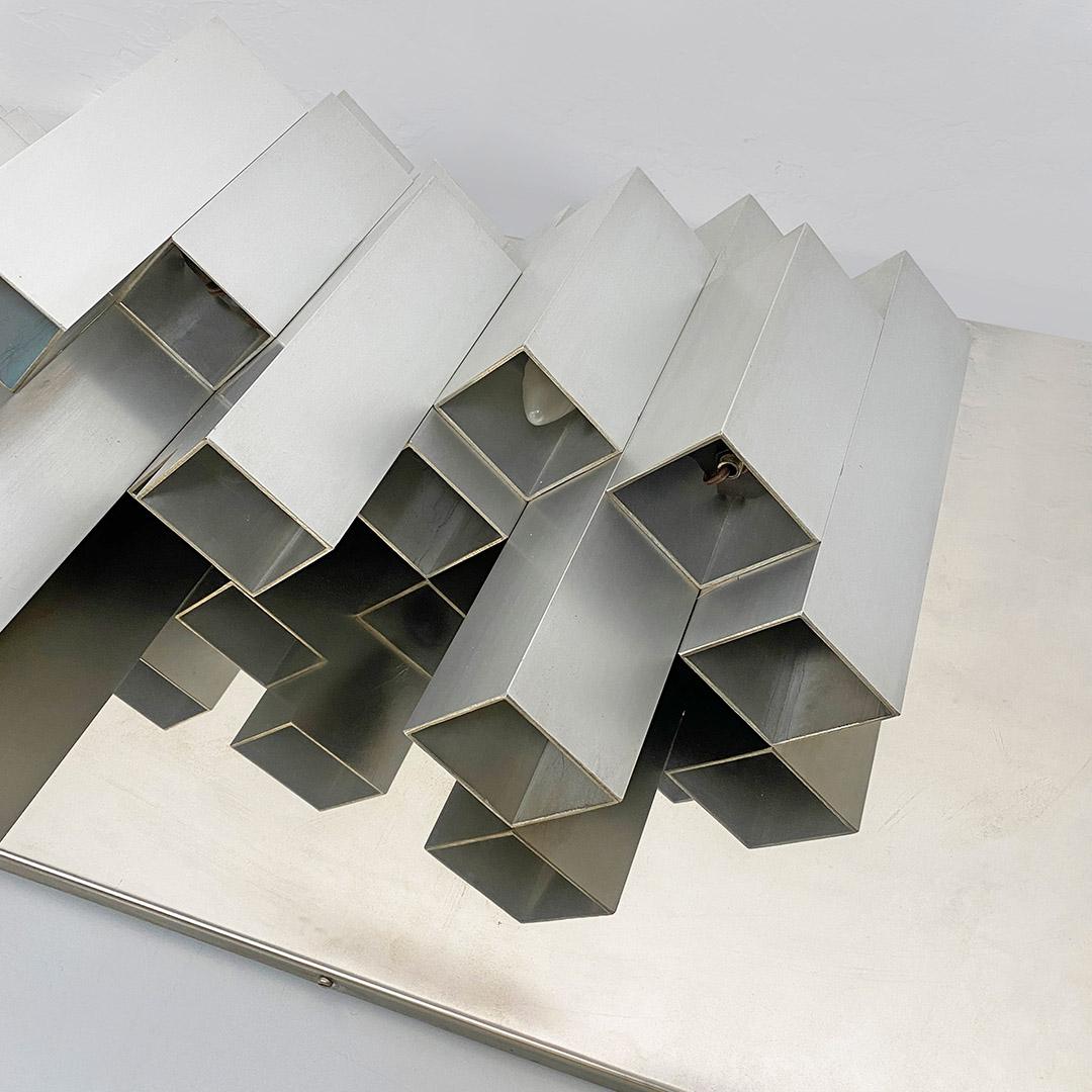 Italienische dekorative Wandleuchte aus verchromtem Steel Age, 1970er Jahre im Angebot 1