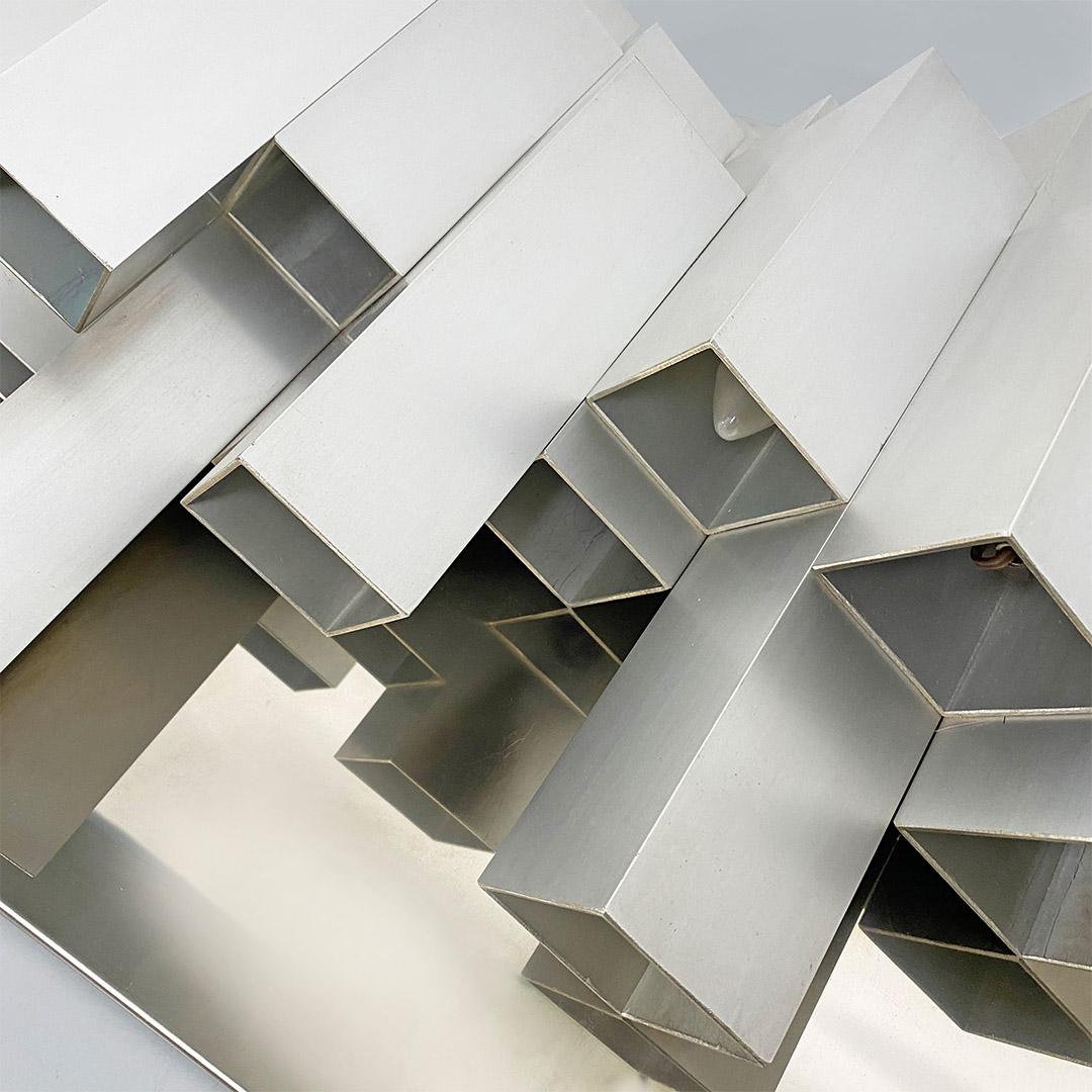 Italienische dekorative Wandleuchte aus verchromtem Steel Age, 1970er Jahre im Angebot 2