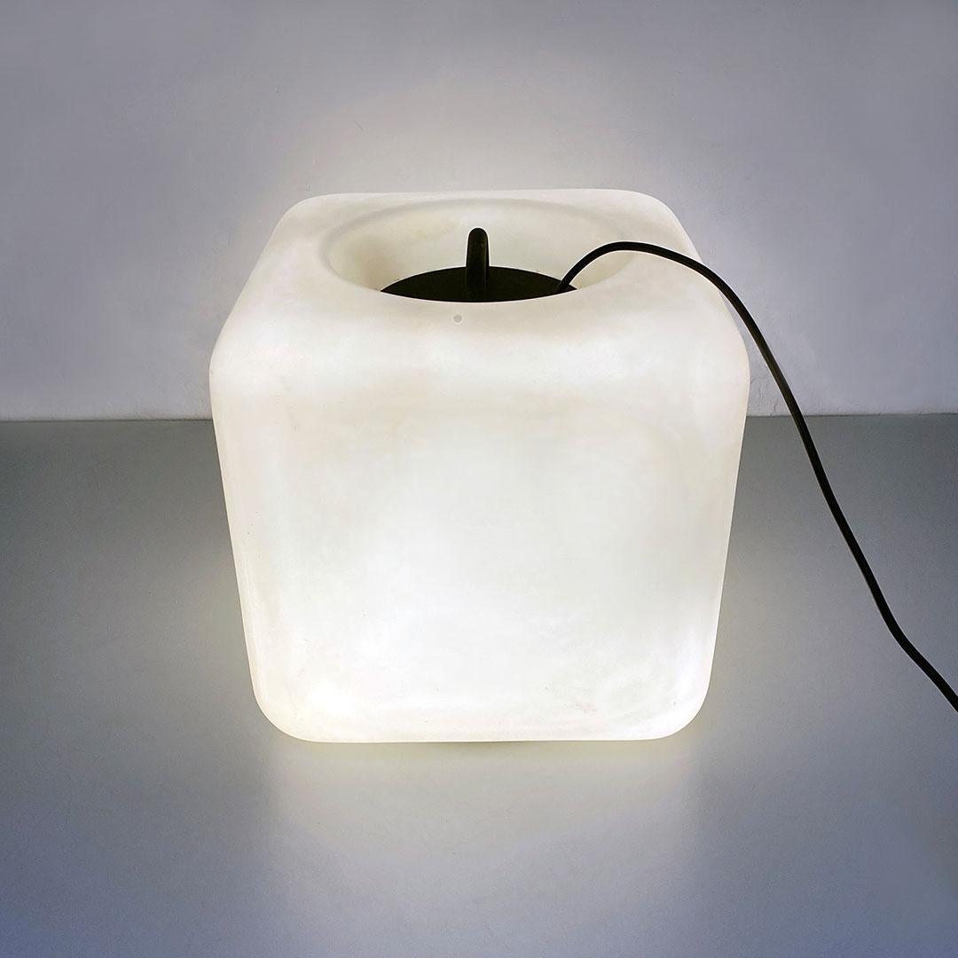 Late 20th Century Italian Space Age Cubic Opaline Glass Lamp by Giorgio De Ferrari for VeArt 1970s For Sale