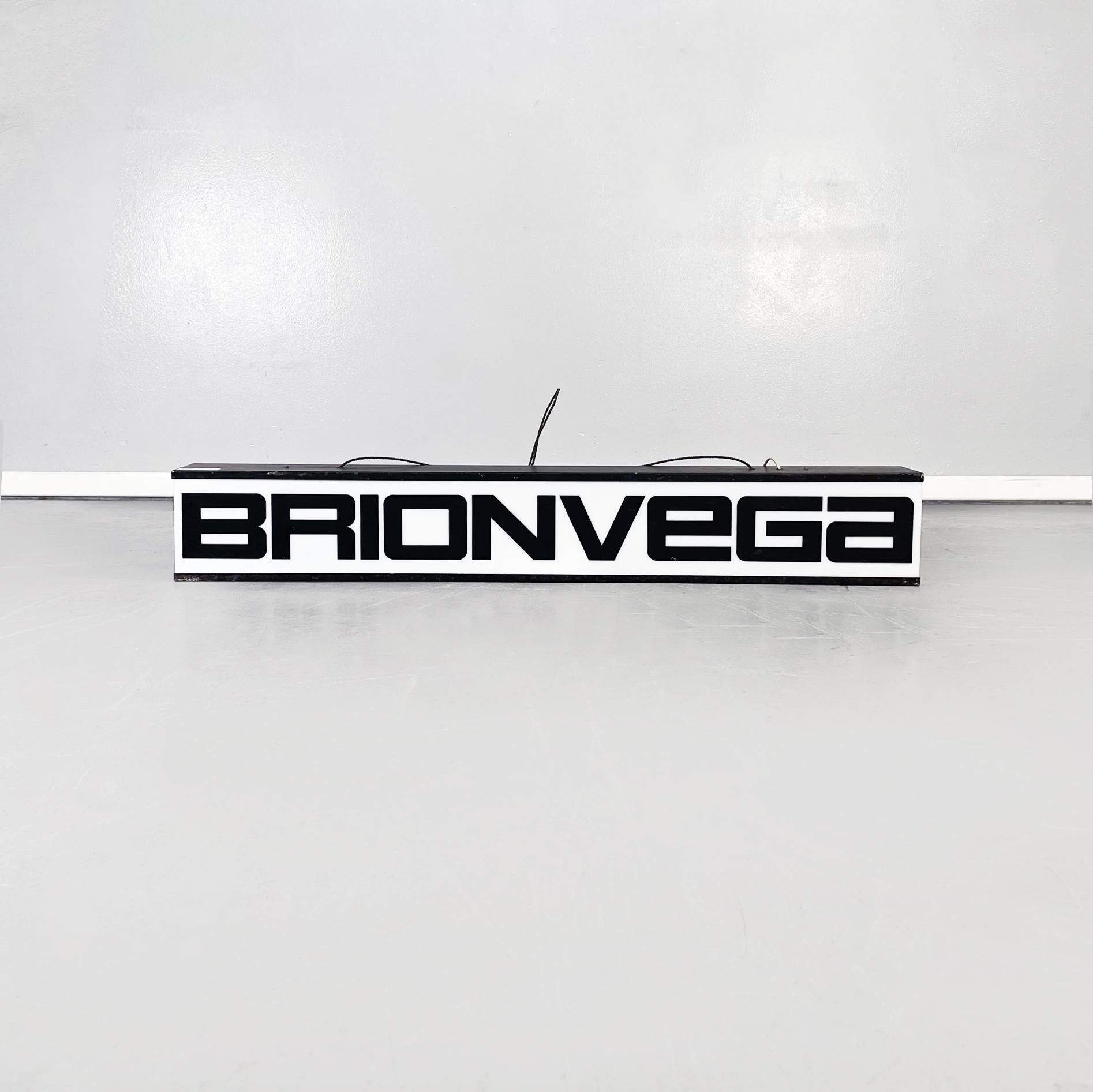 Italian space age Double-sided luminous sign Brionvega in plexiglass and metal, 1970s.

Double-sided luminous sign with a rectangular base, in dark metal and white plexiglass.
On the two long sides there is the name Brionvega in black lettering.
You