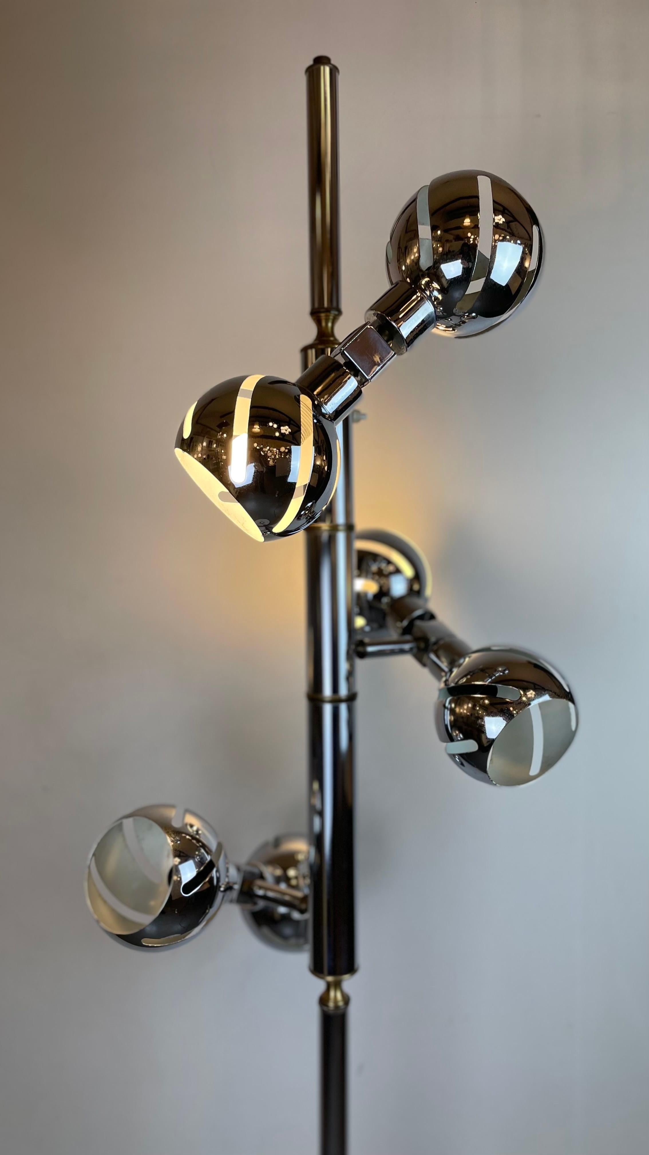 Fin du 20e siècle Lampadaire italien de l'ère spatiale, 1970 en vente