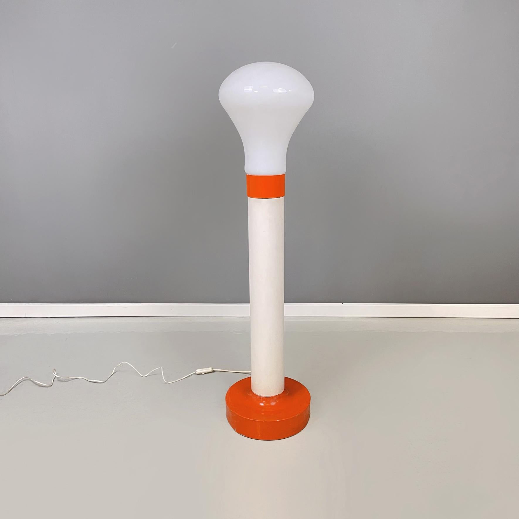 Italian space age Floor lamp in orange and white metal with opaline glass, 1970s
Floor lamp with rounded opaline glass diffuser. The central structure is in tubular metal painted white and orange. The round base is in orange painted