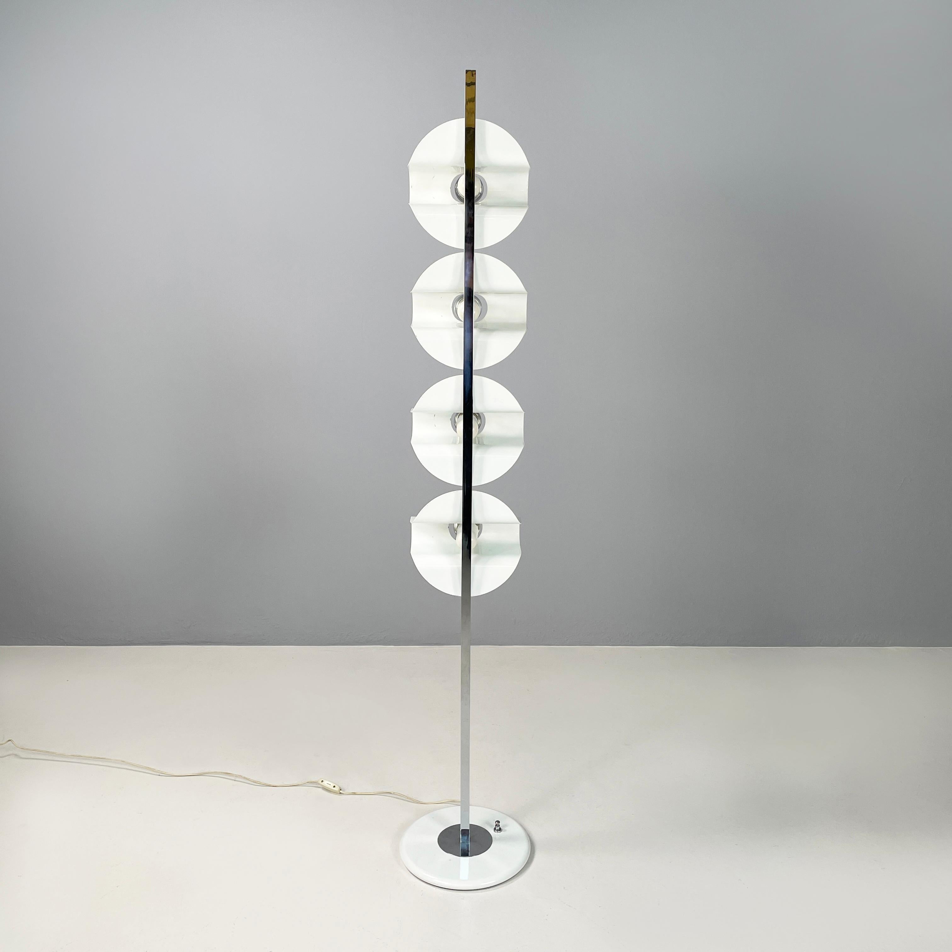 Late 20th Century Italian space age Floor lamp in white metal, 1970s For Sale