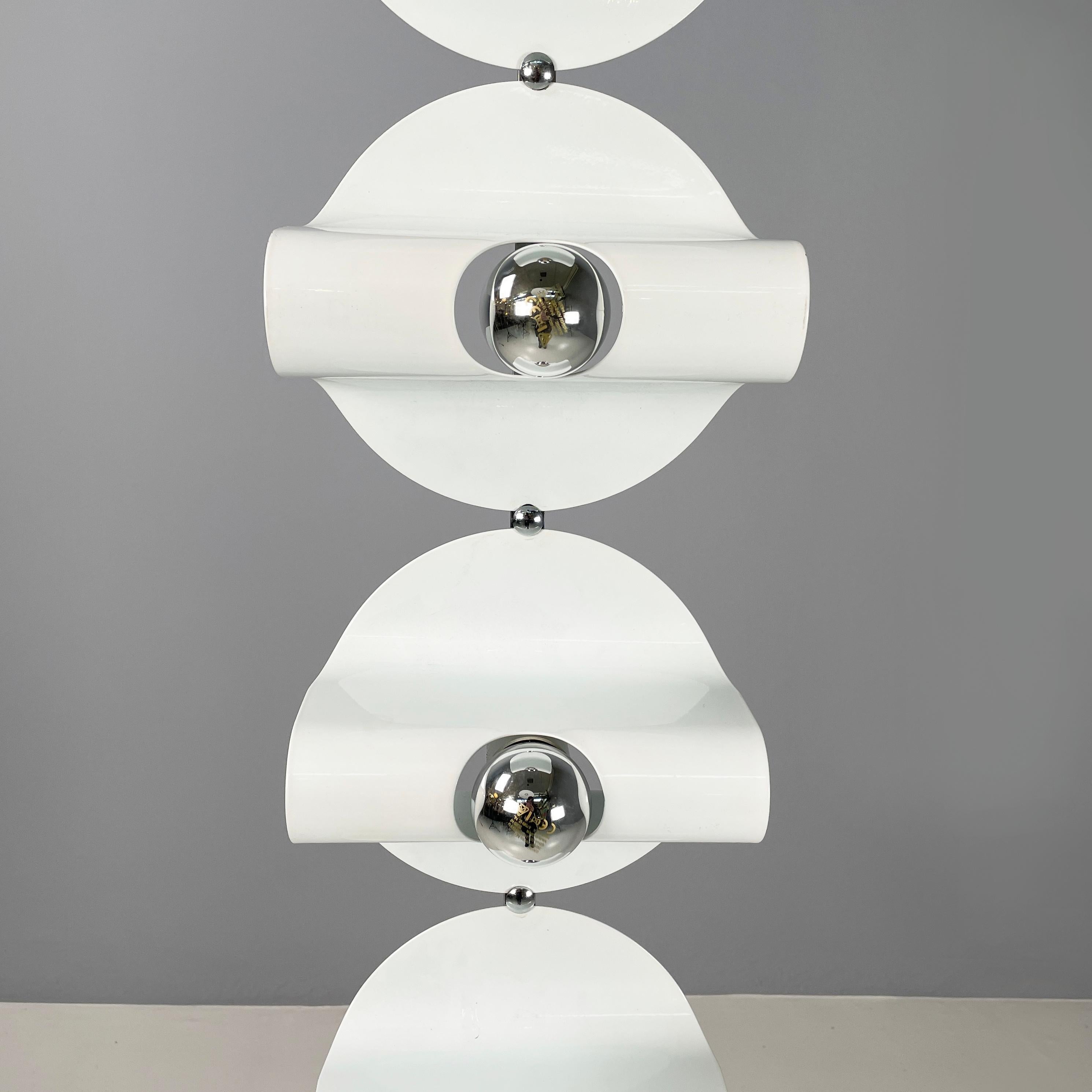 Italian space age Floor lamp in white metal, 1970s For Sale 1