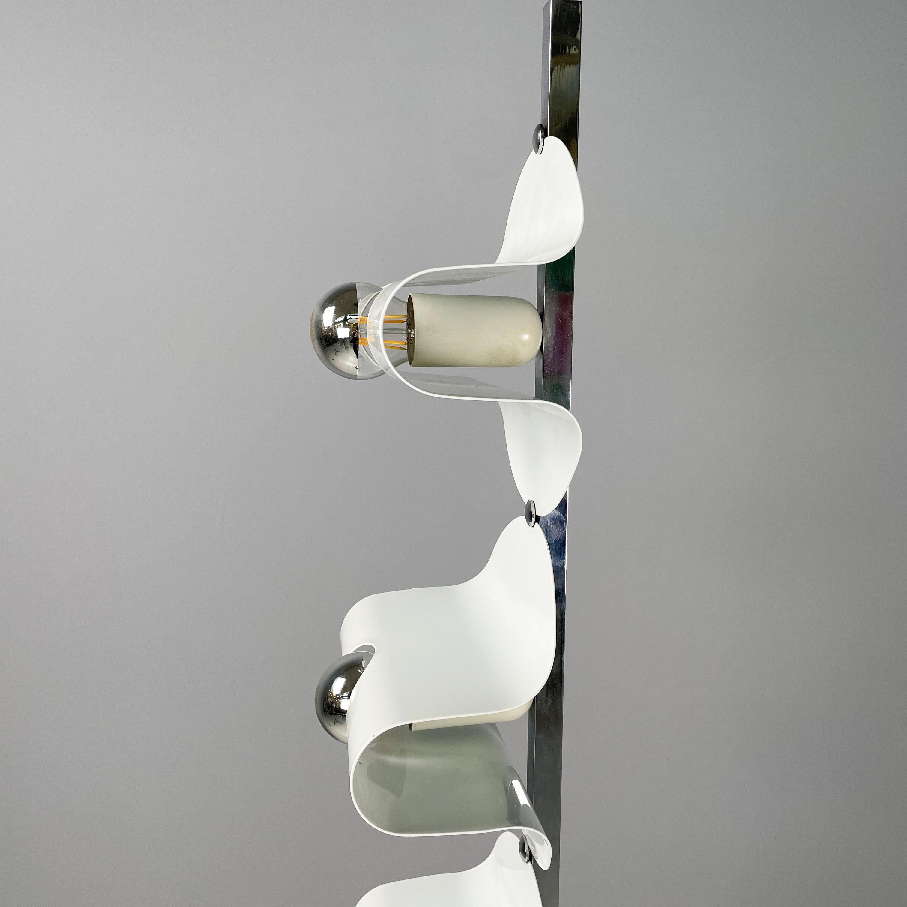 Lampadaire italien de l'ère spatiale en métal blanc, années 1970 en vente 1