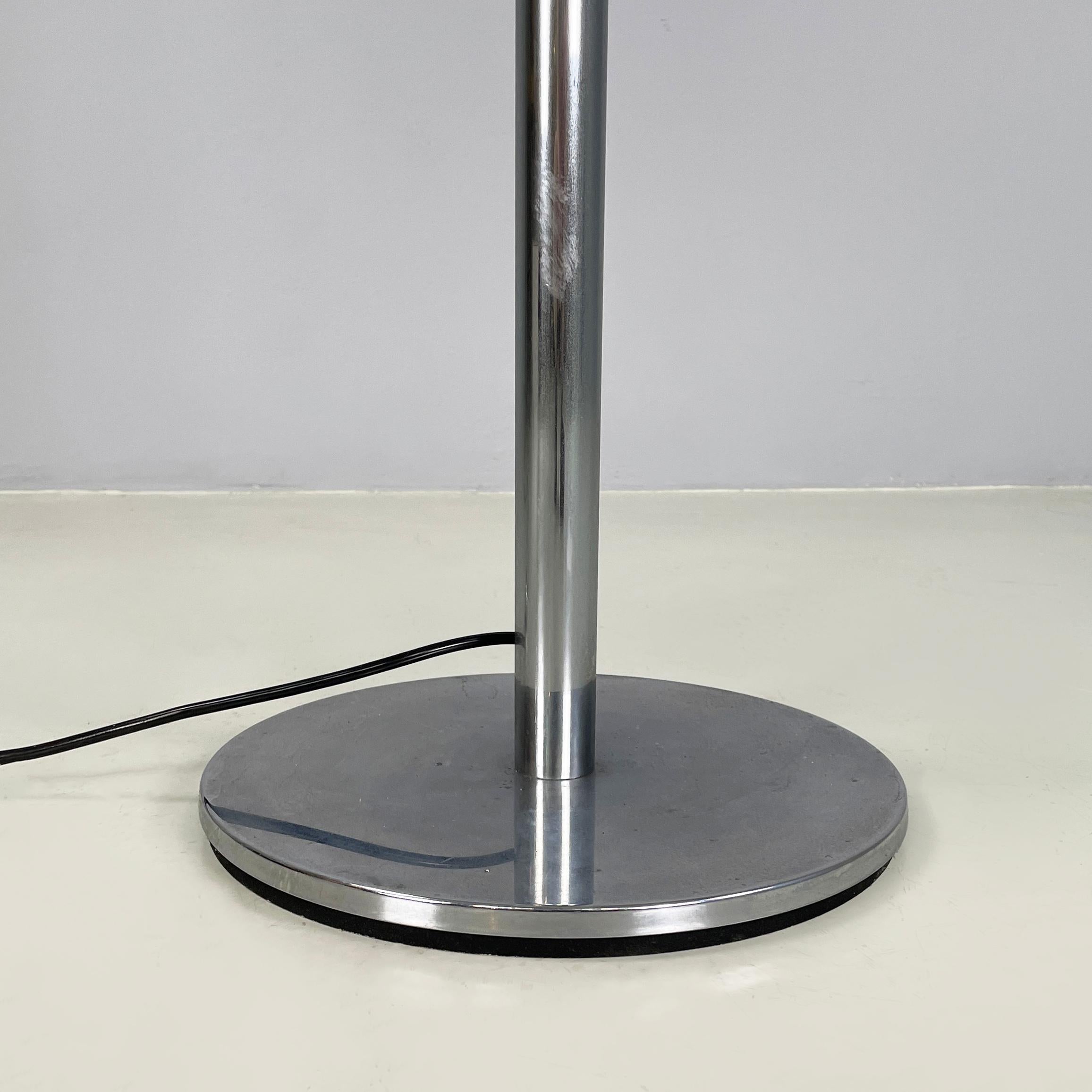 Italian space age Floor lamp in white metal, metal and opaline glass, 1970s For Sale 4