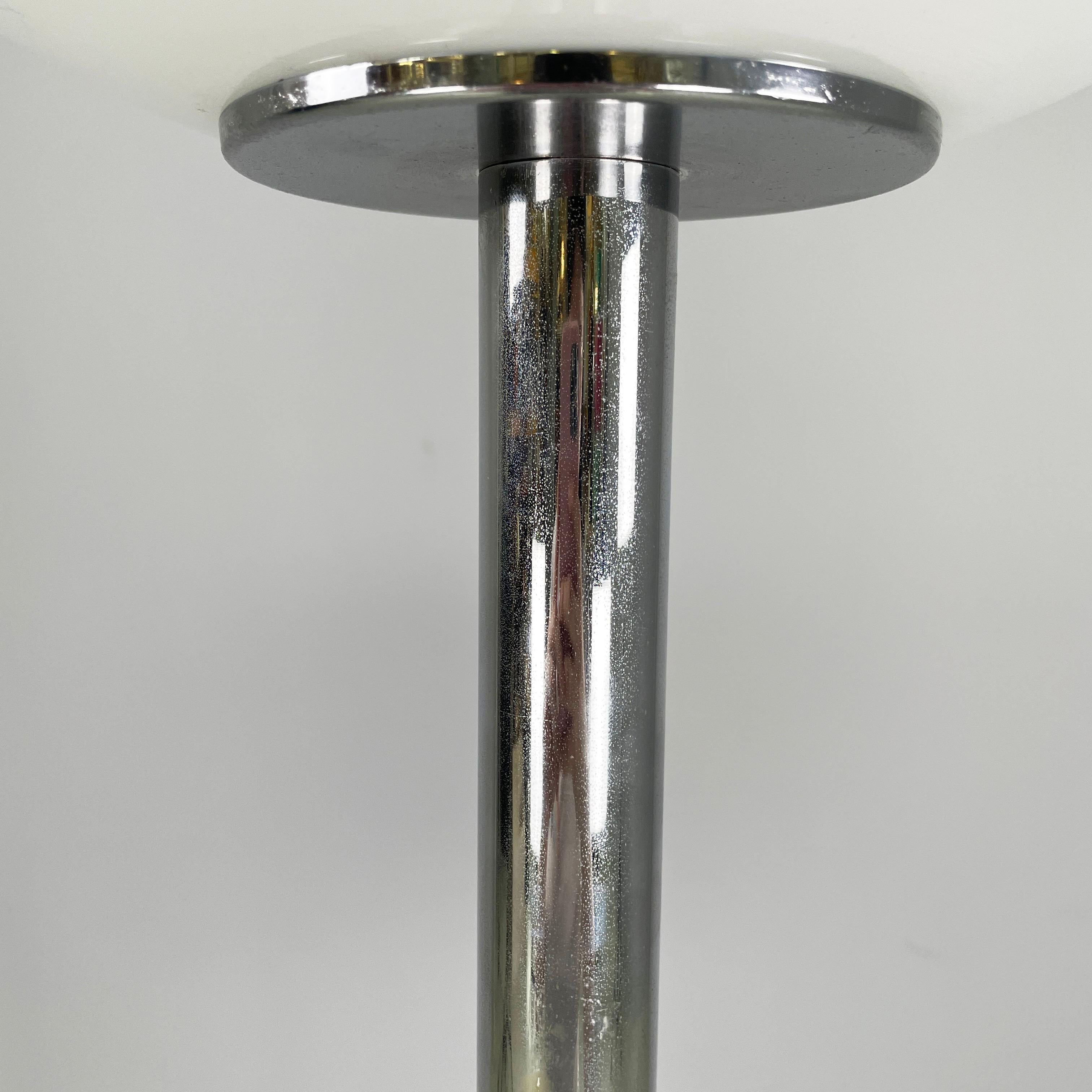 Italian space age Floor lamp in white metal, metal and opaline glass, 1970s For Sale 1
