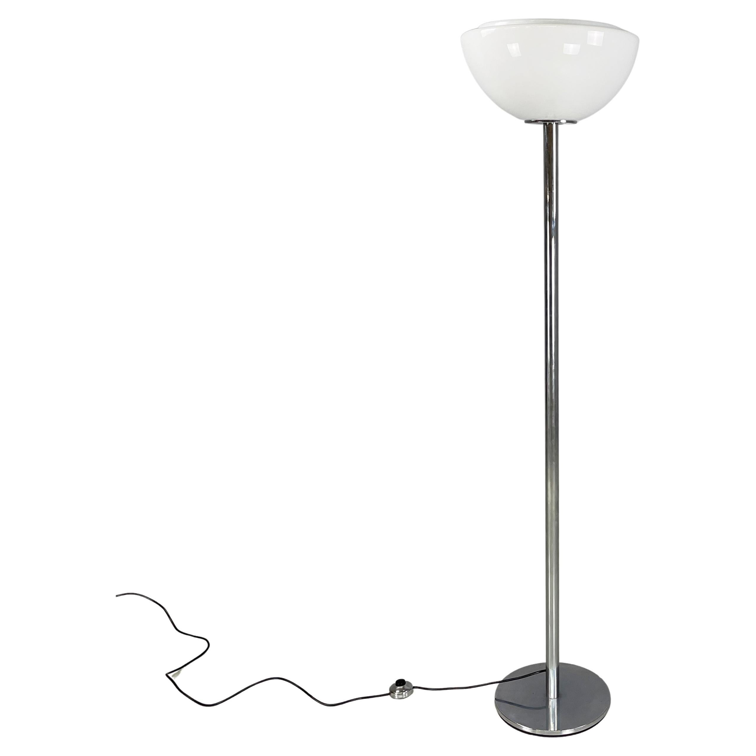 Italian space age Floor lamp in white metal, metal and opaline glass, 1970s