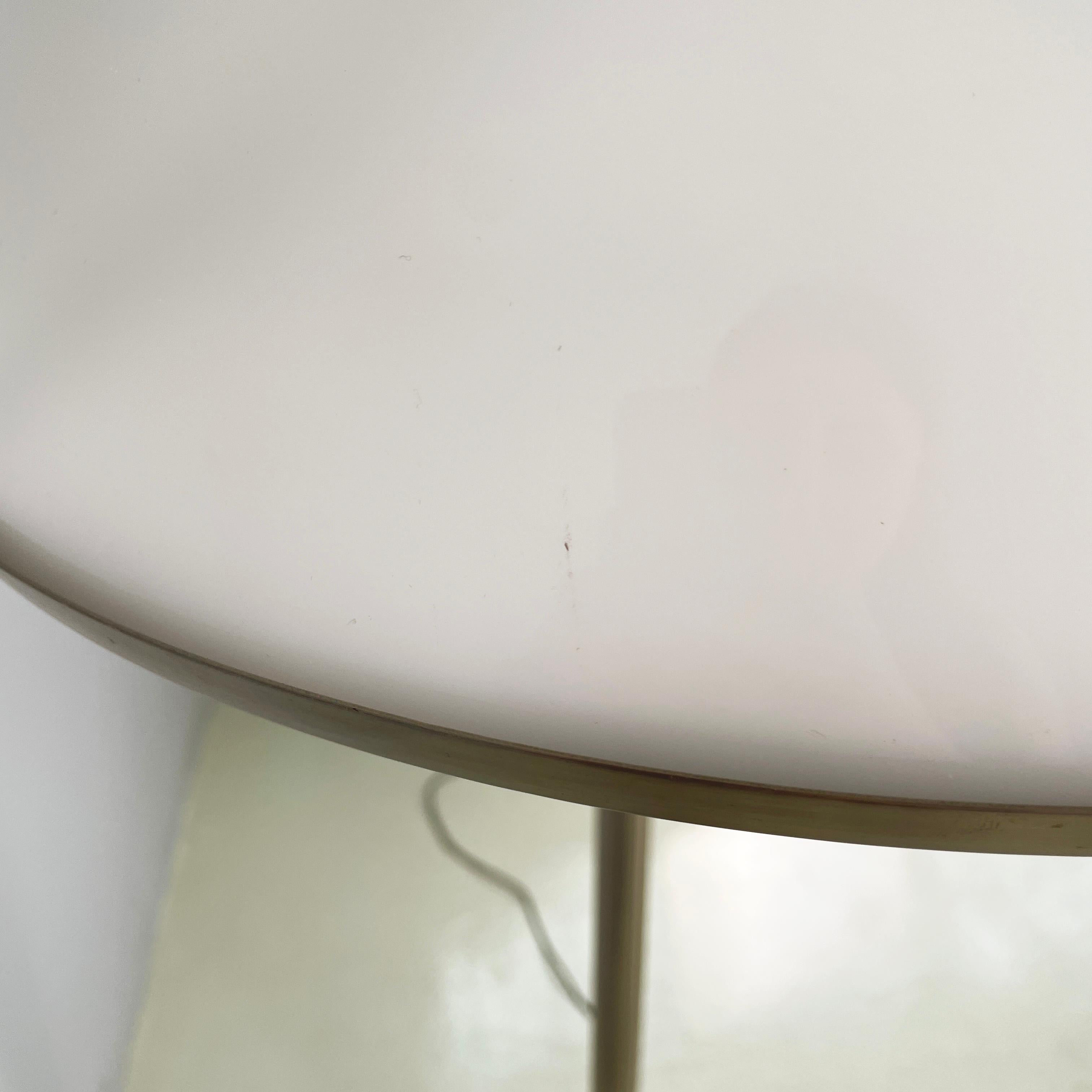Italian space age Floor lamp in white plastic and metal by Arteluce, 1970s For Sale 4