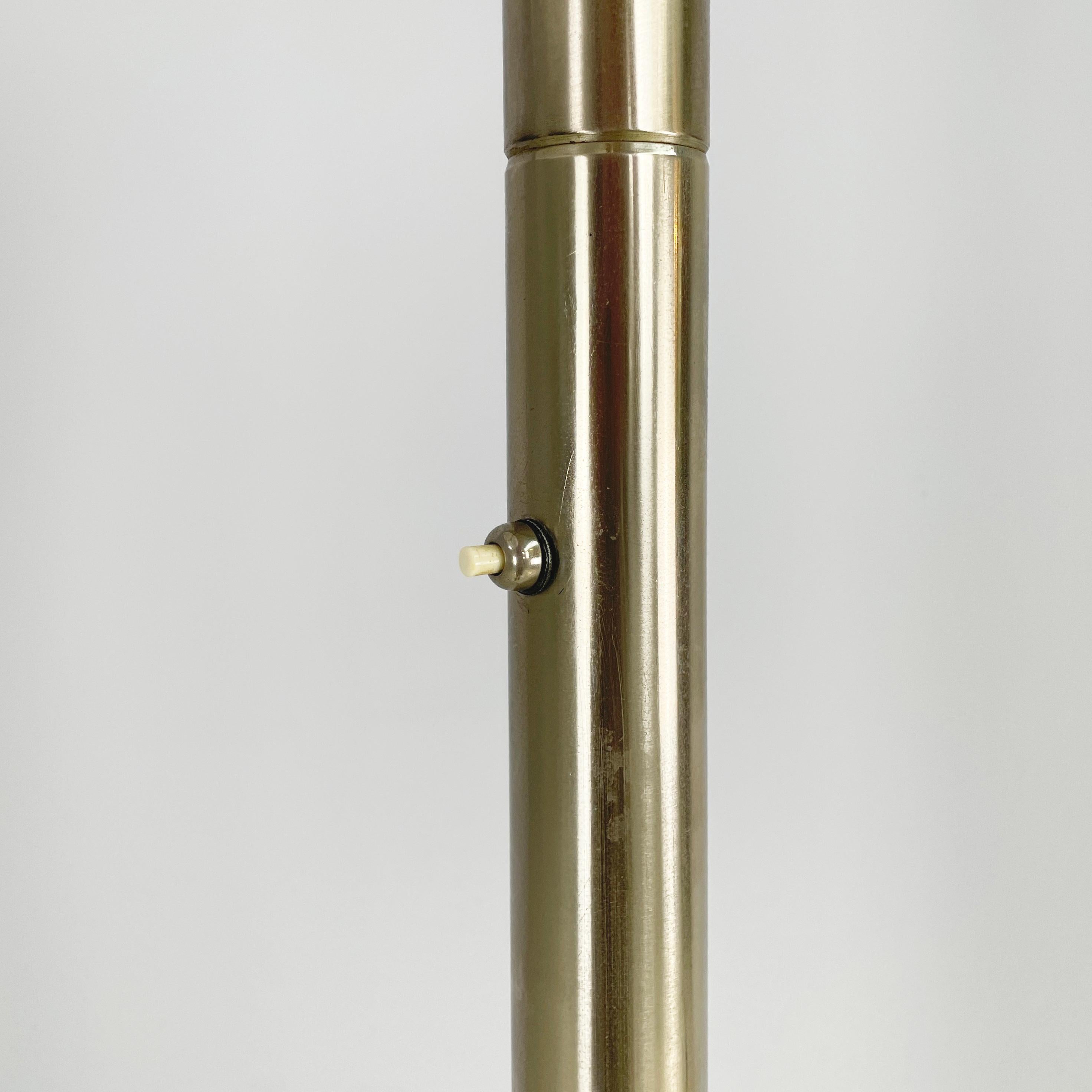 Italian space age Floor lamp in white plastic and metal by Arteluce, 1970s For Sale 8