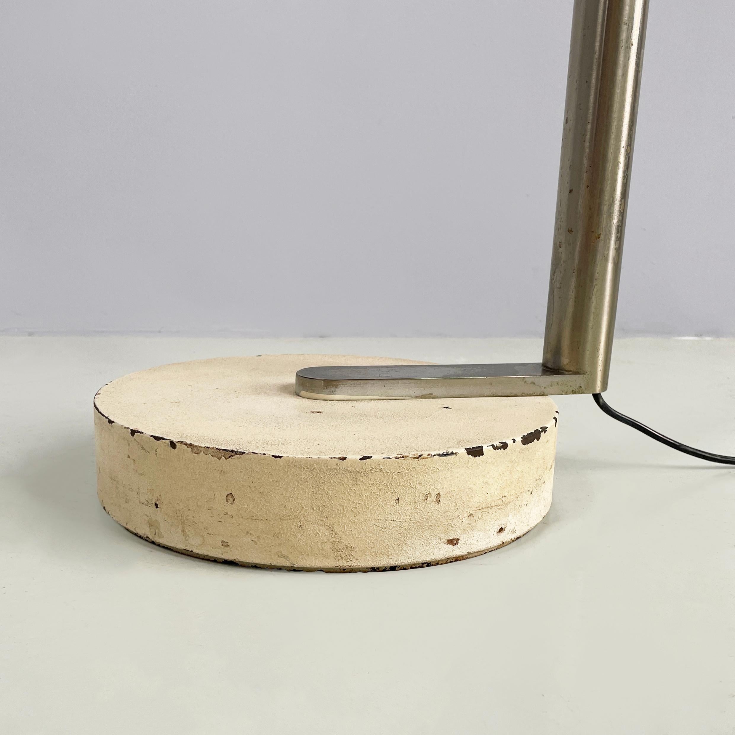 Italian space age Floor lamp in white plastic and metal by Arteluce, 1970s For Sale 10