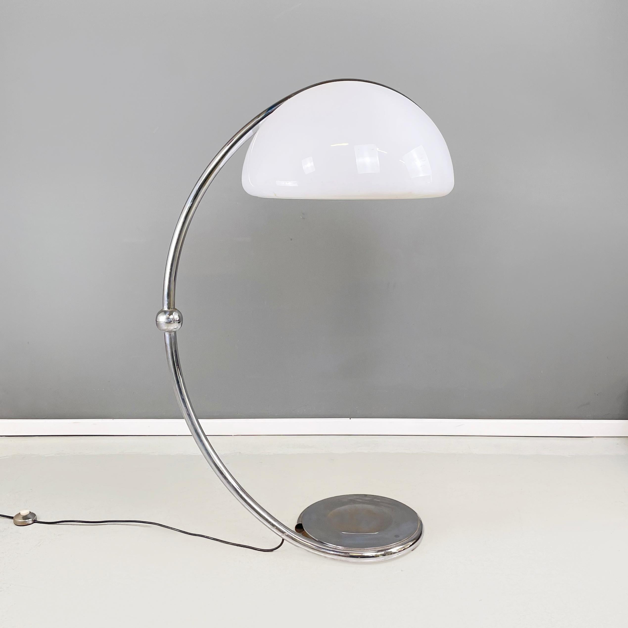 Italienische raumzeitliche Stehleuchte Serpente von Elio Martinelli Martinelli Luce, 1970er Jahre (Space Age) im Angebot