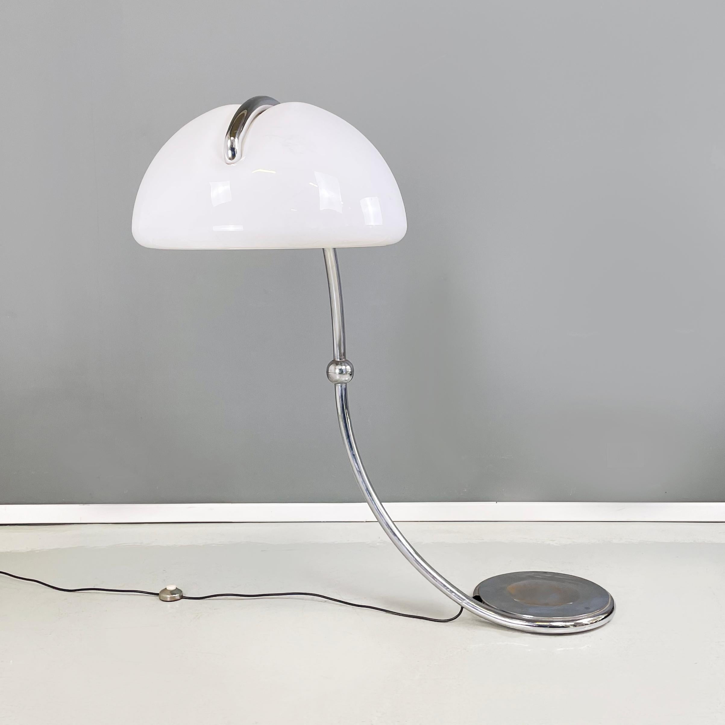 Italian space age Floor lamp Serpente by Elio Martinelli Martinelli Luce, 1970s In Fair Condition For Sale In MIlano, IT