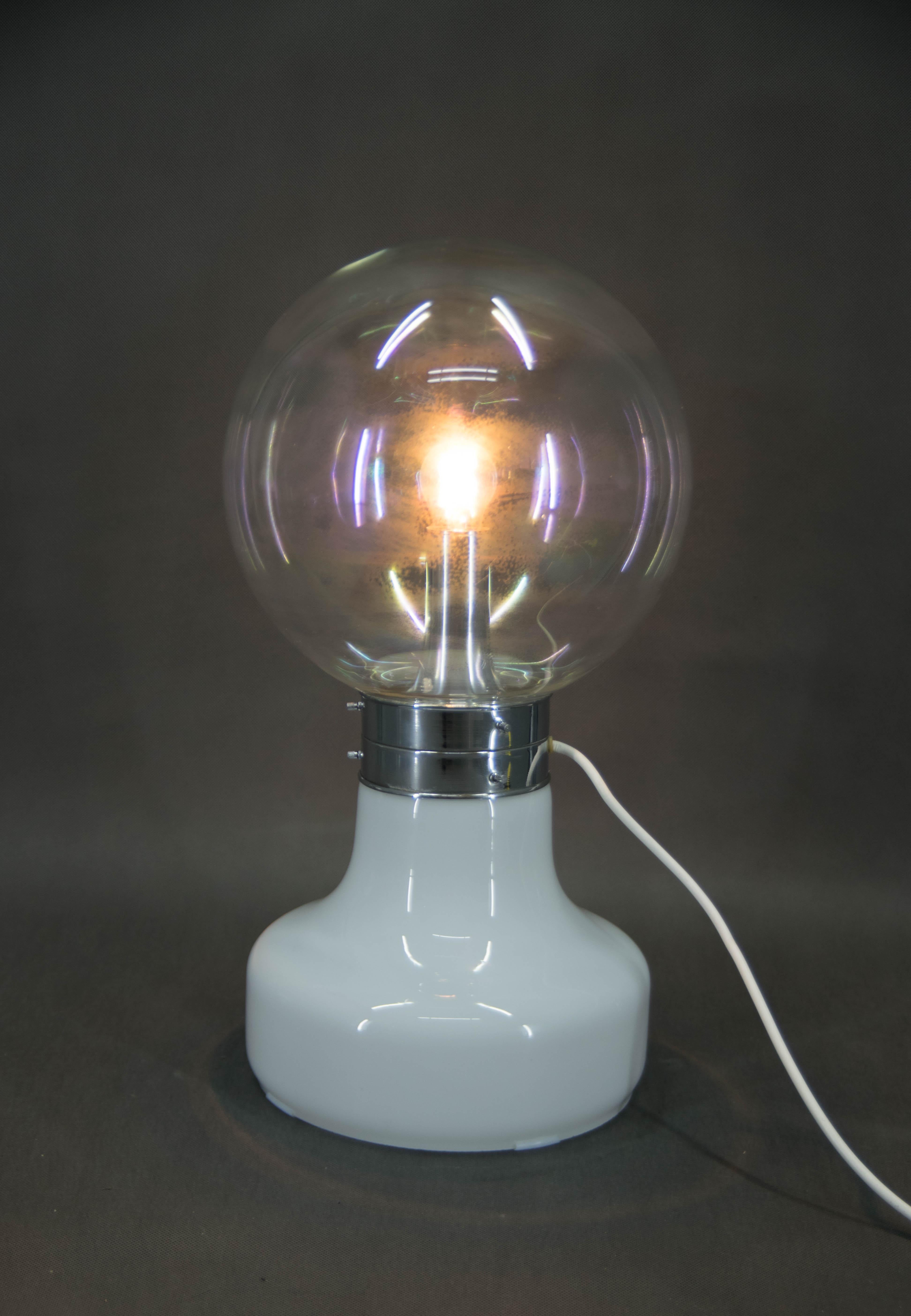 Fin du 20e siècle Lampadaire ou lampe de table italienne de l'ère spatiale, 1970 en vente