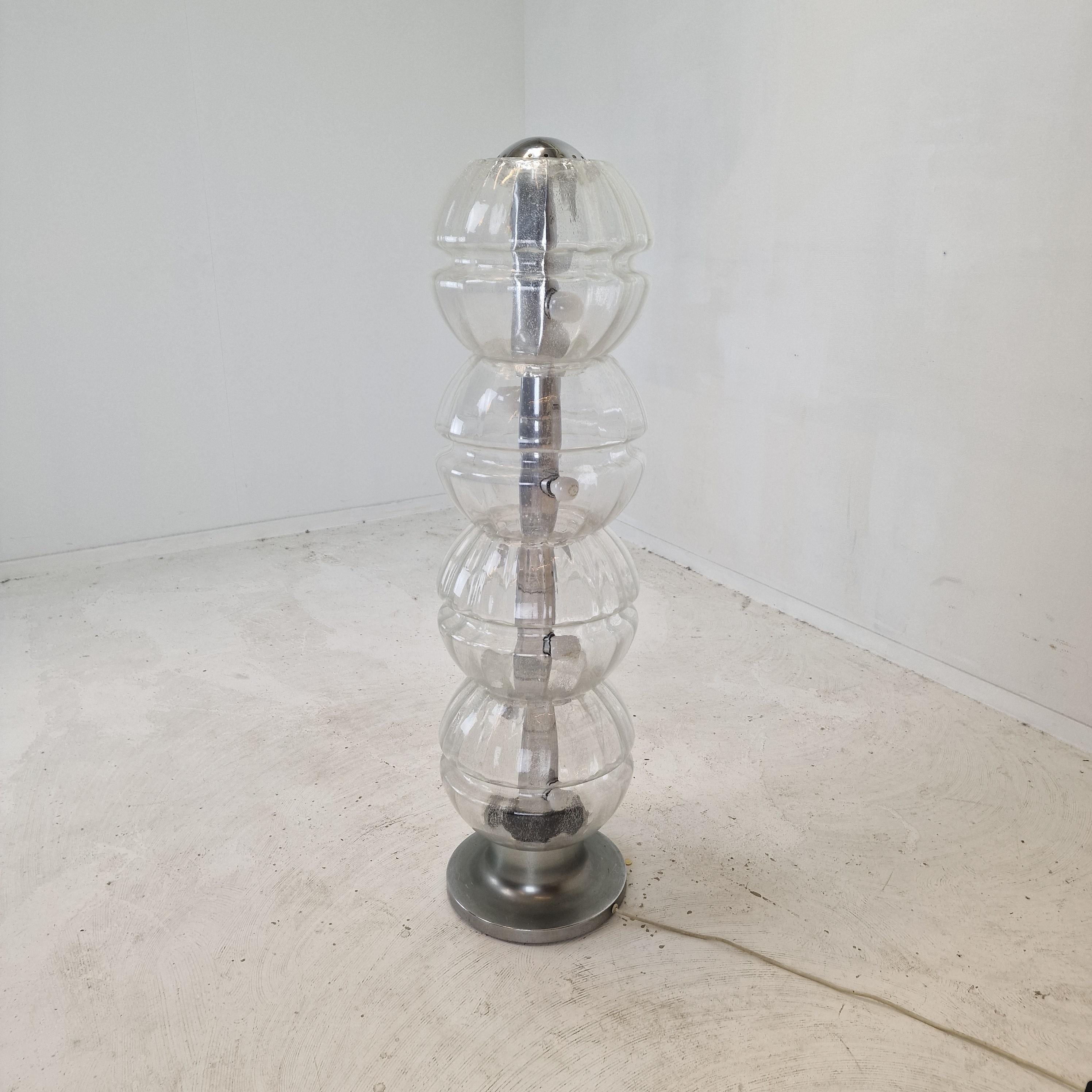 Italienische Glas-Stehlampe aus dem Space Age, 1980er-Jahre im Angebot 1