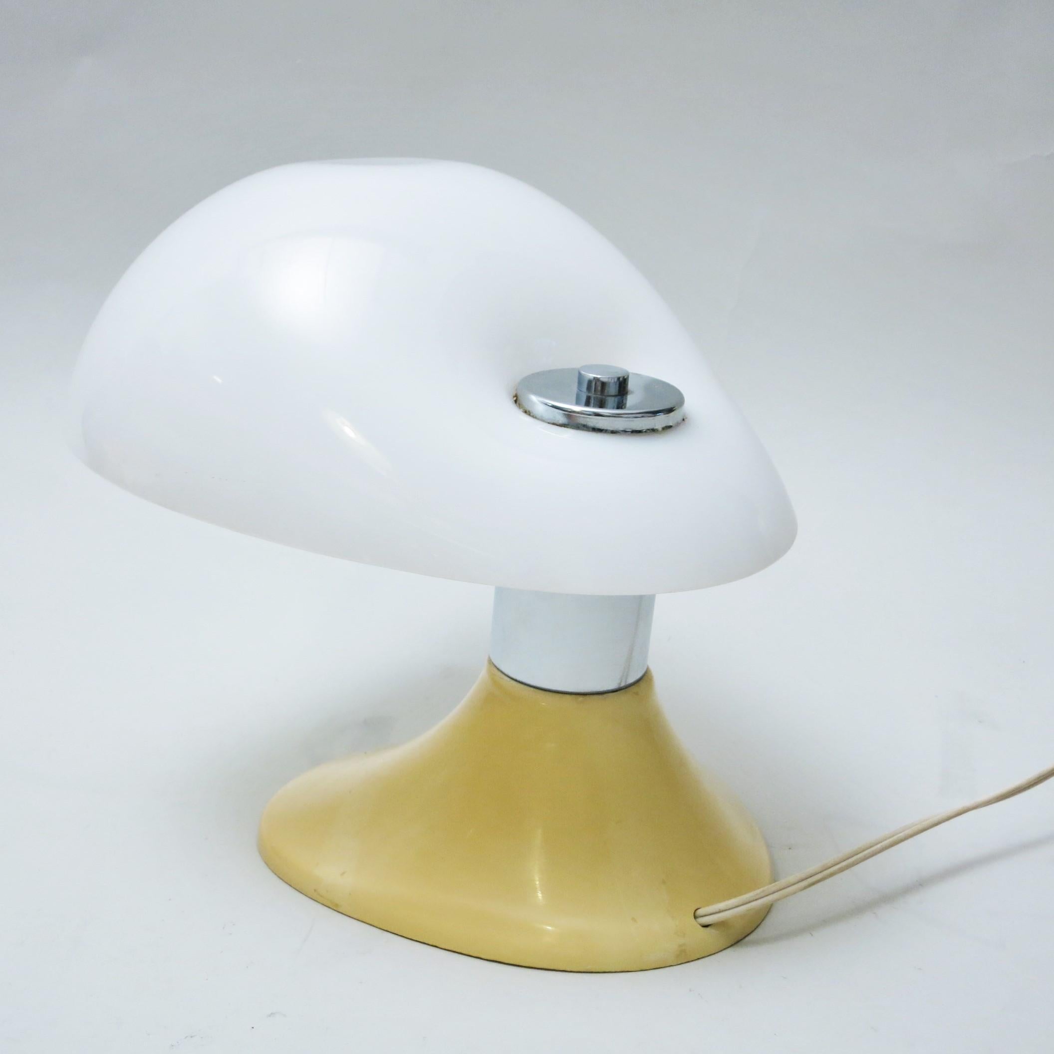 Italian Space Age Lamp, 1960s In Good Condition In Paris, FR