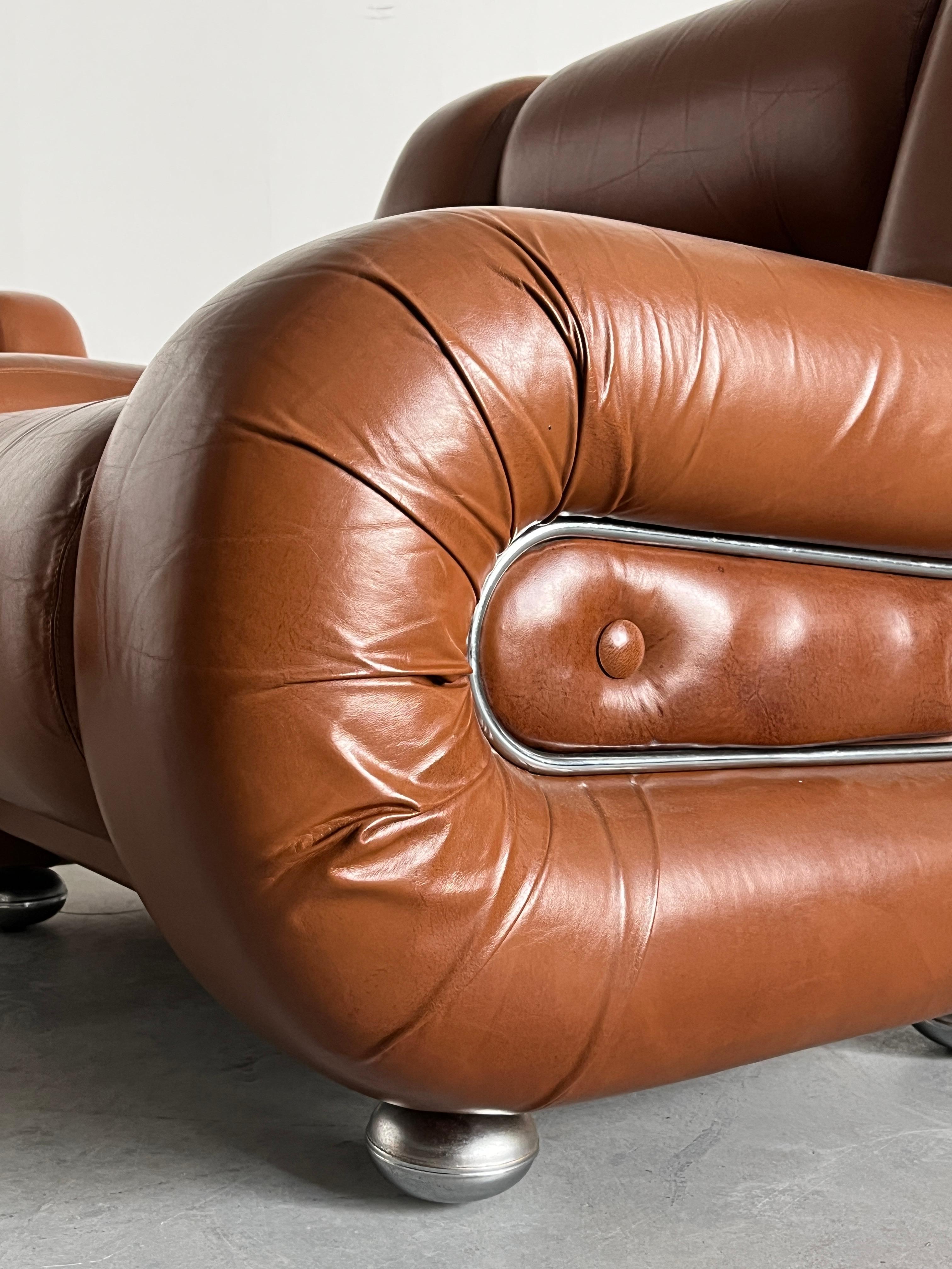 Set da salotto A Space AGE in pelle cognac e cromo, anni '70, Italia in vendita 3