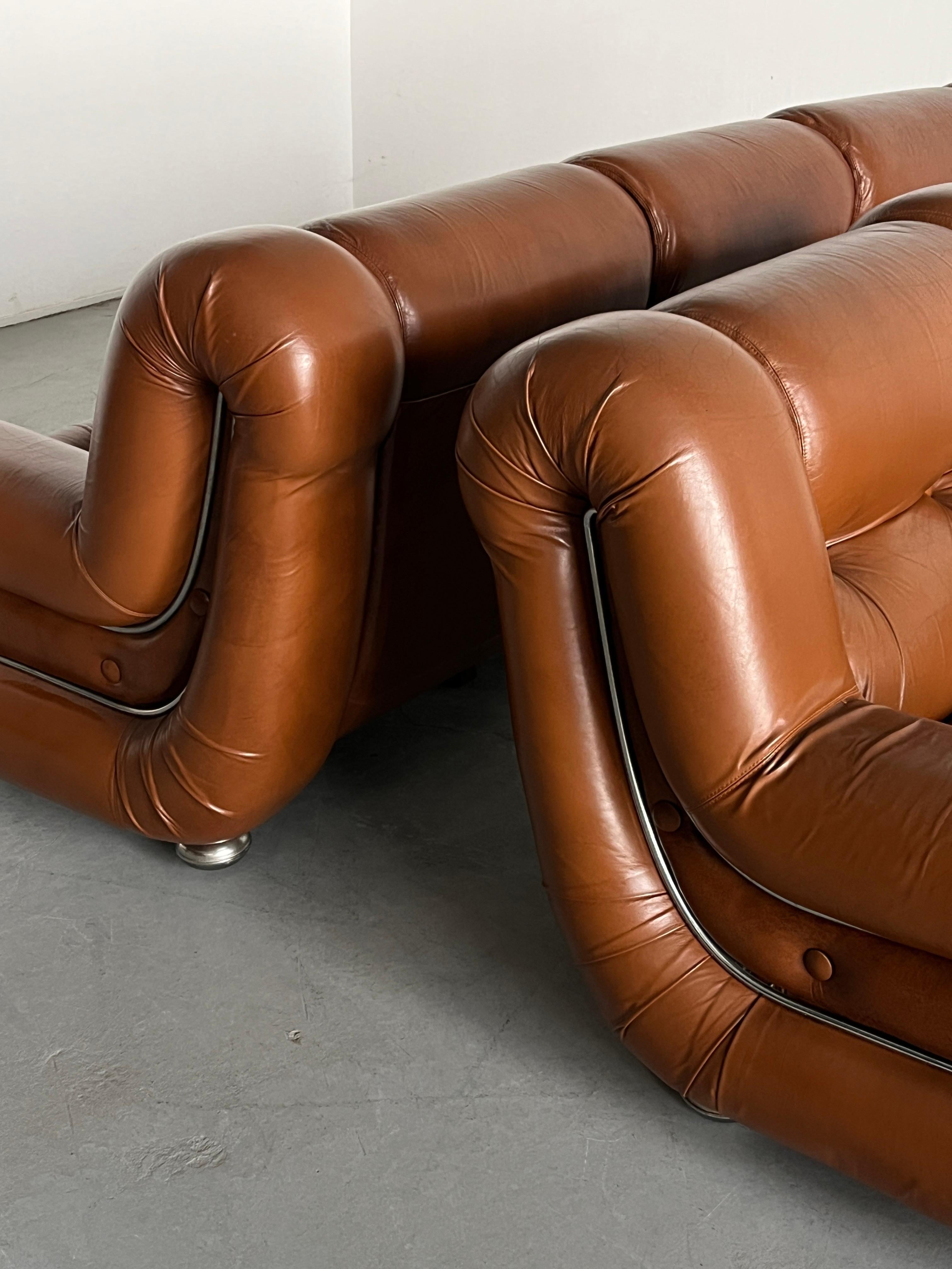 Fine XX secolo Set da salotto A Space AGE in pelle cognac e cromo, anni '70, Italia in vendita