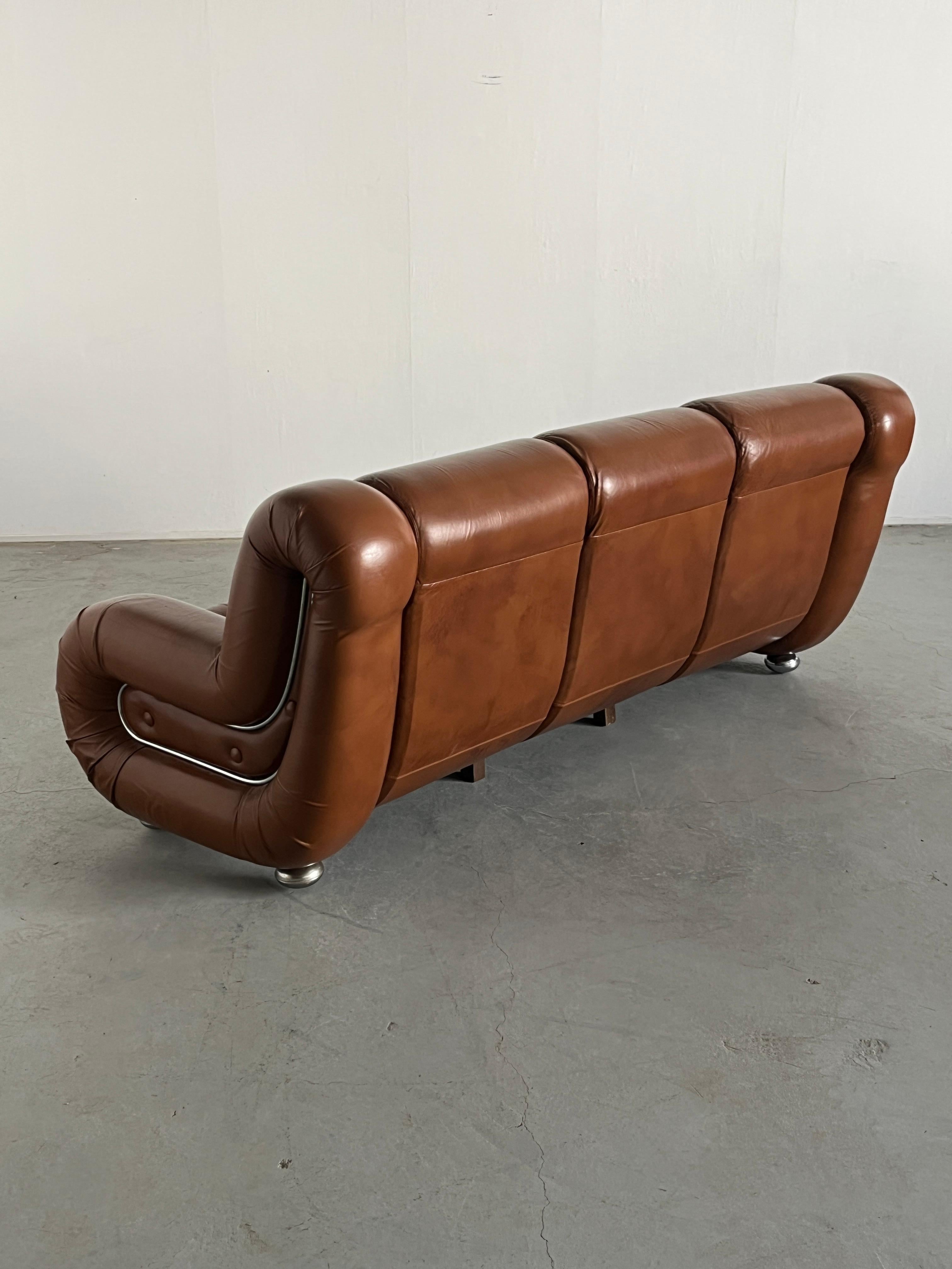 Set da salotto A Space AGE in pelle cognac e cromo, anni '70, Italia in vendita 1