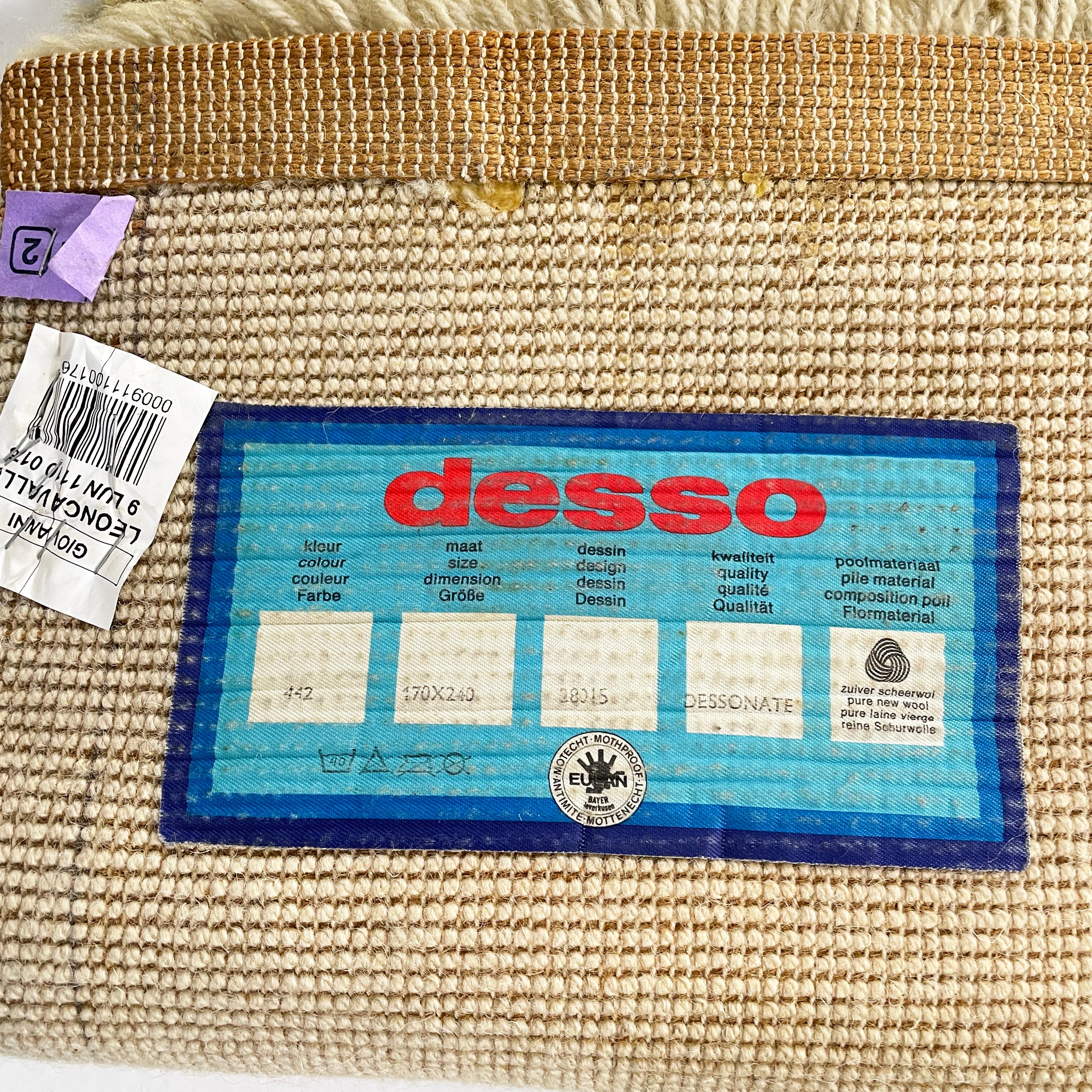 Italian space age long pile geometrical carpet in wool with beehive design 1970s in vendita 2