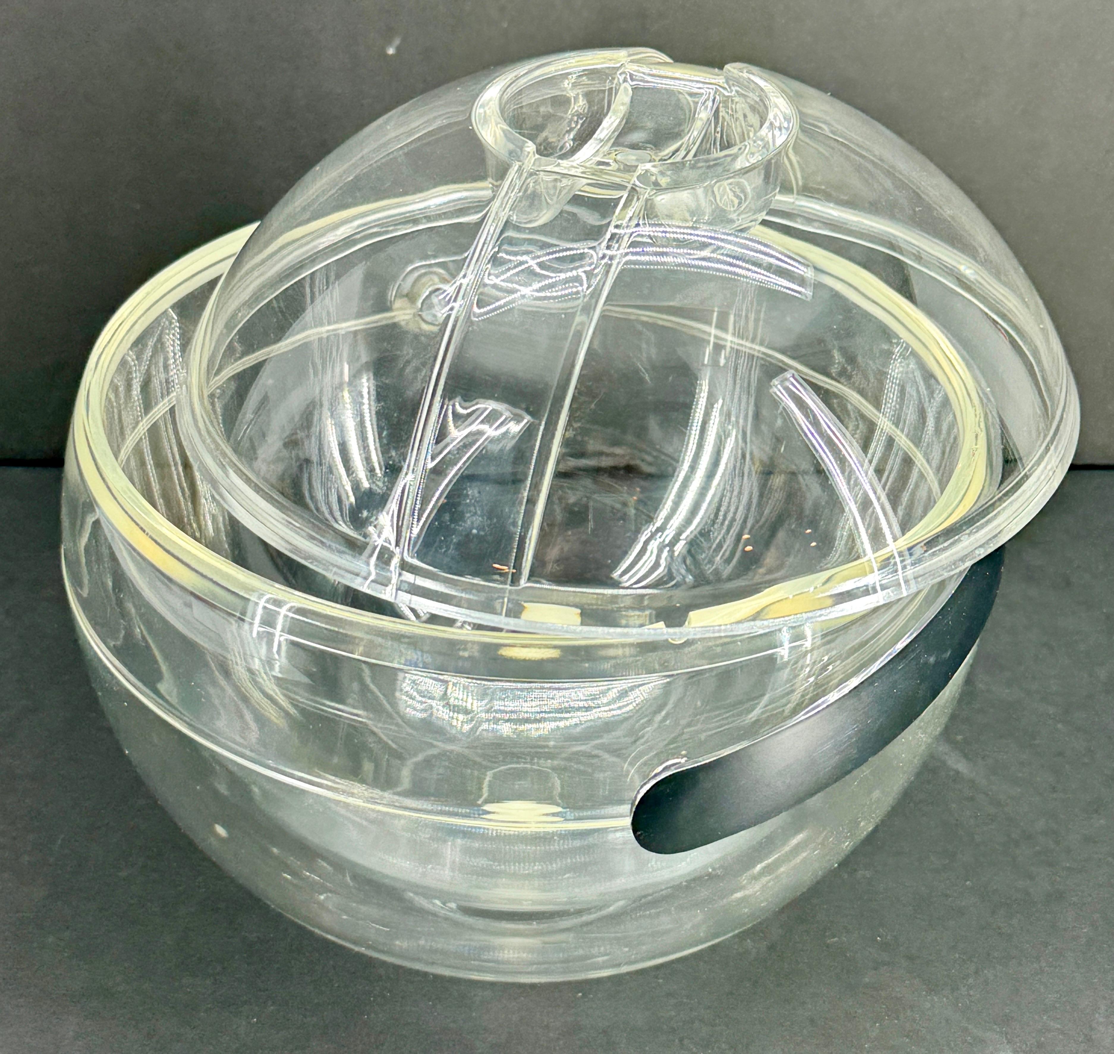 Italian Space Age Lucite Ice Bucket Designed by Paolo Tilche for Guzzini  In Good Condition For Sale In Haddonfield, NJ