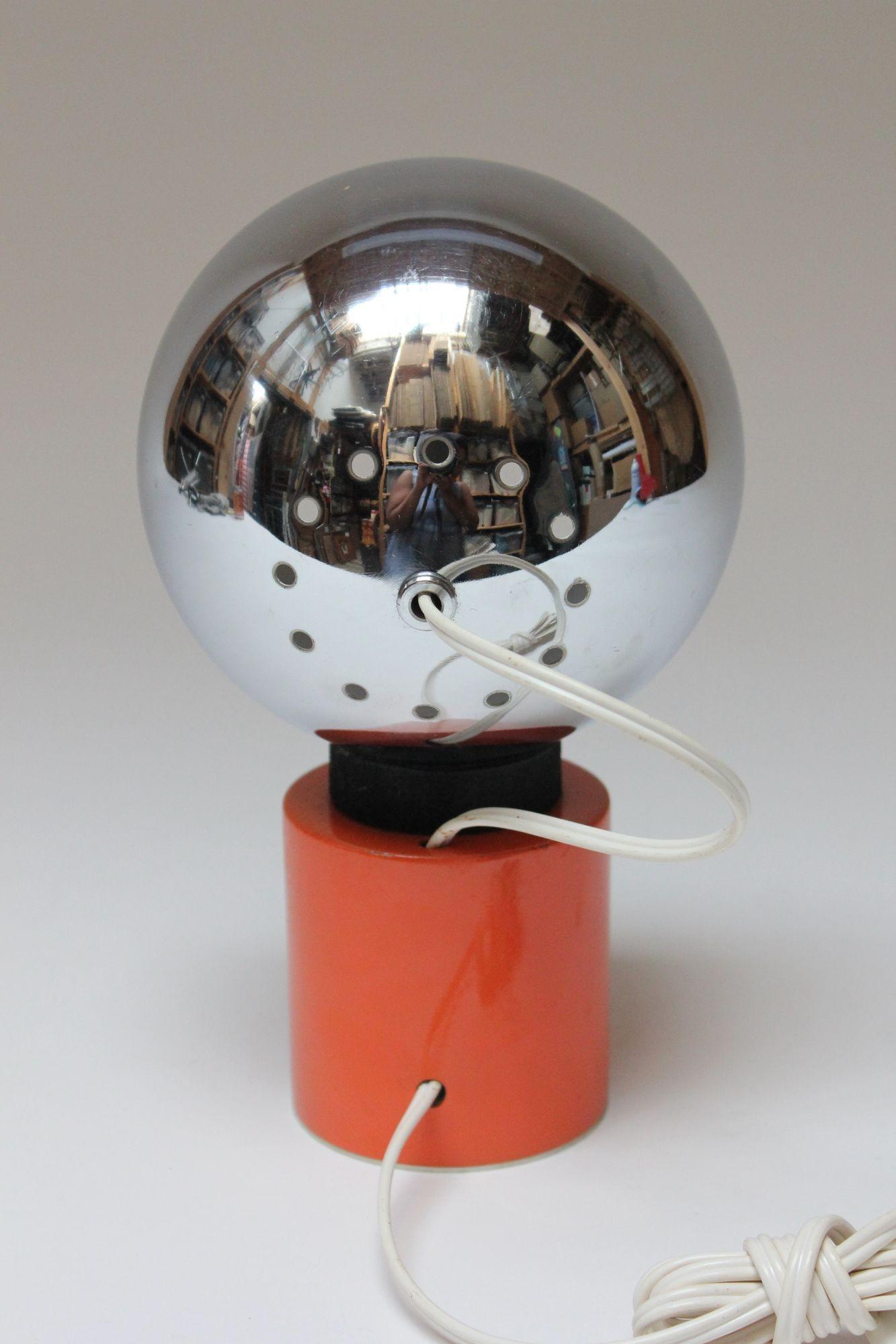 Italian Space Age Magnetic Desk Lamp by Luigi Argenta for Reggiani In Good Condition In Brooklyn, NY