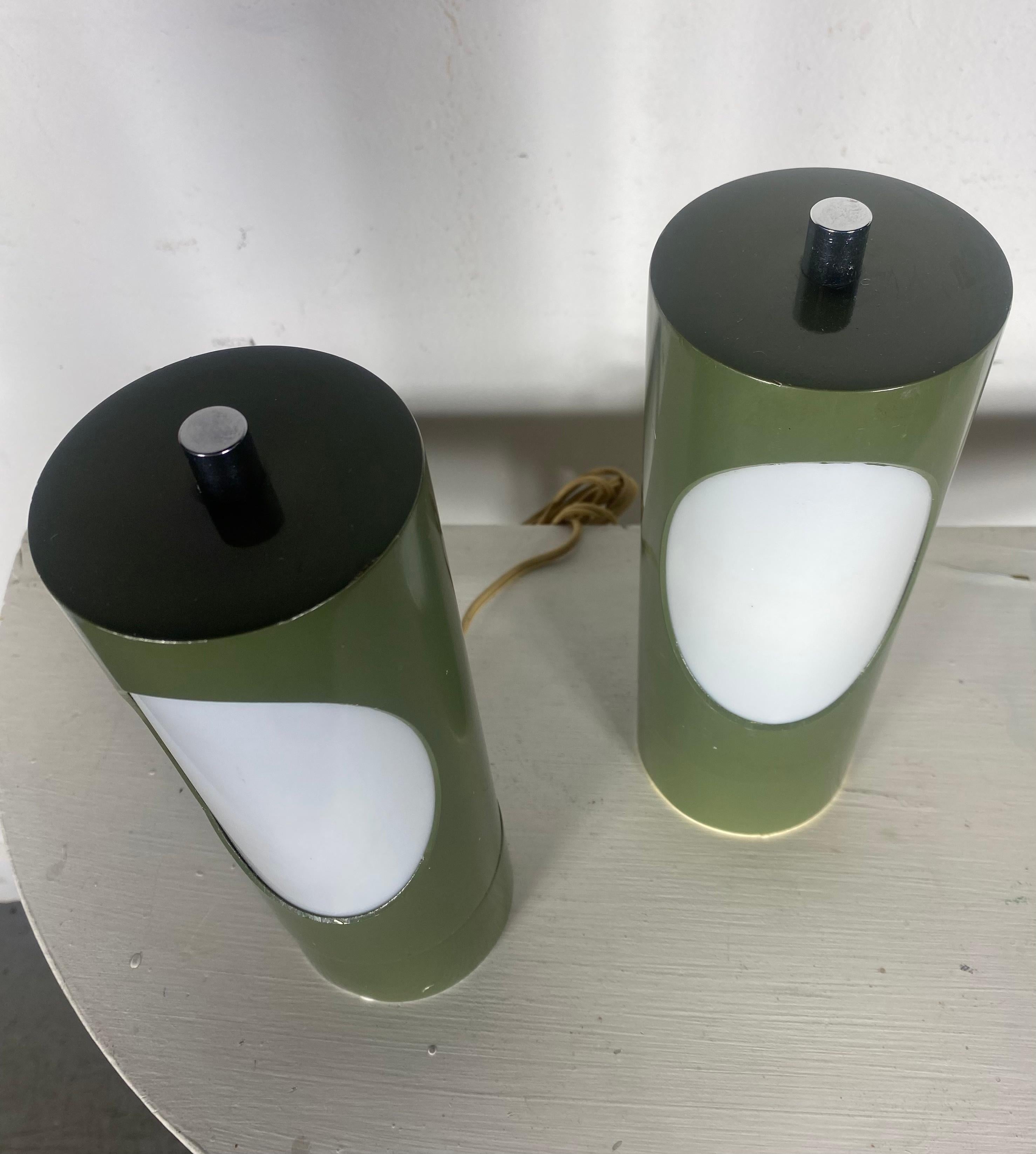 Italian Space Age Metal Cylinder Table Lamps by Reggiani, 1960s In Good Condition For Sale In Buffalo, NY