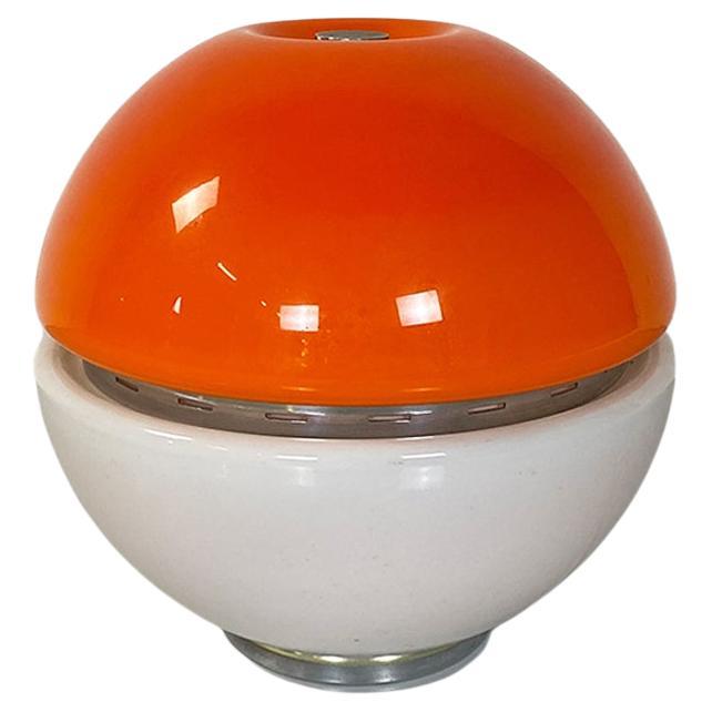 Lampe de bureau italienne de l'ère spatiale en métal, plastique orange et verre opalin blanc, années 1970 en vente