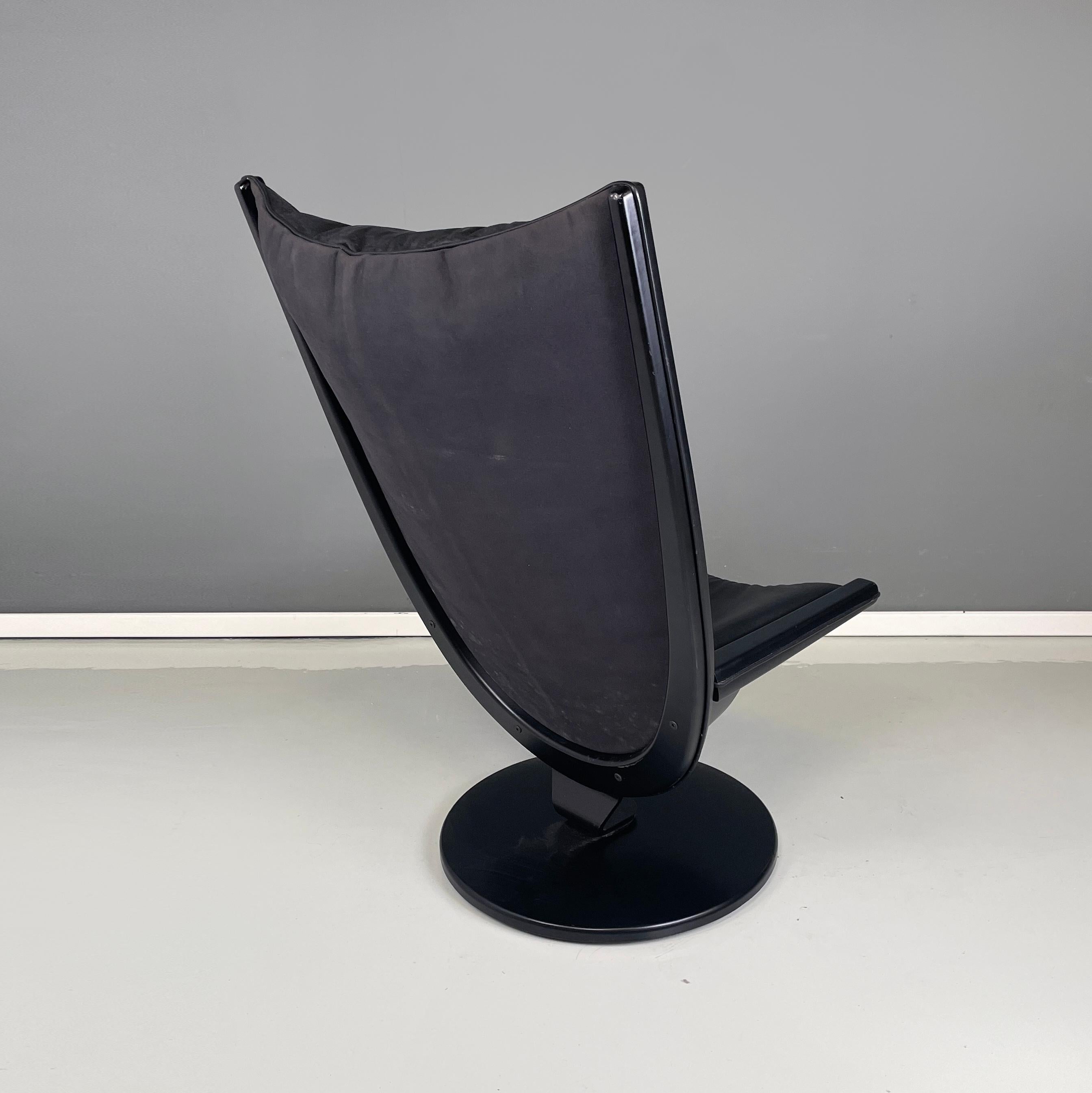 Italian space age modern black leather wood Armchair by Westnofa, 1980s In Good Condition For Sale In MIlano, IT