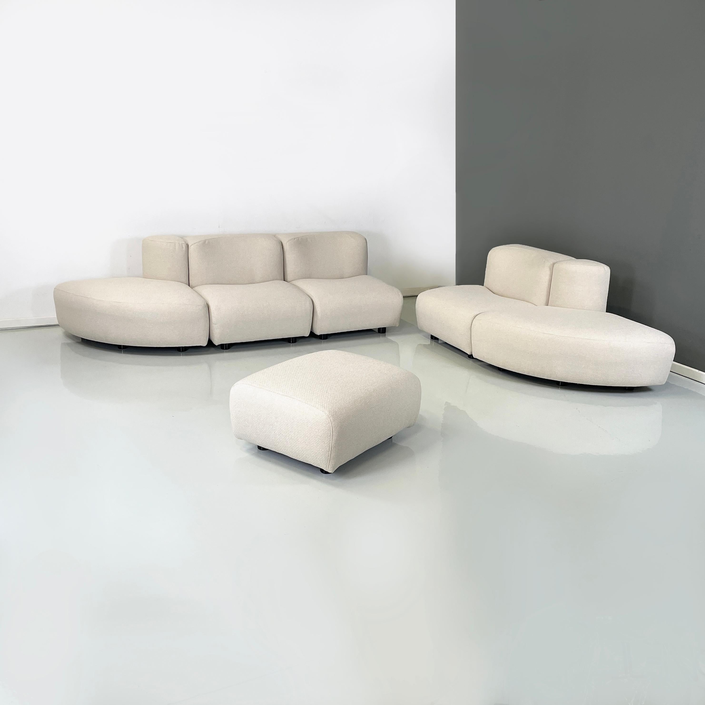 Italian modern Beige modular sofa Novemila by Tito Agnoli for Arflex, 1970s
Modular sofa mod. Novemila made up of 6 modules entirely padded and covered in white-beige fabric. The 3 simple modules are composed of a square seat and a concave backrest.