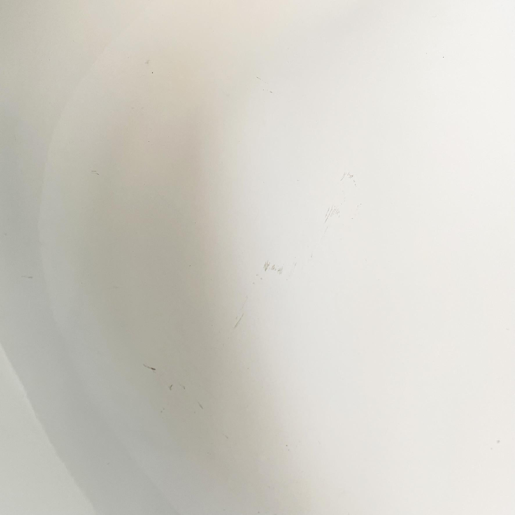 Tabouret italien moderne de l'ère spatiale avec repose-pieds en plastique blanc, années 2000 en vente 3