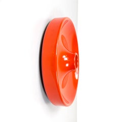 Italienische Weltraumzeitalter moderne Wand- oder Deckenleuchte aus orangefarbenem emailliertem Metall, 1980er Jahre