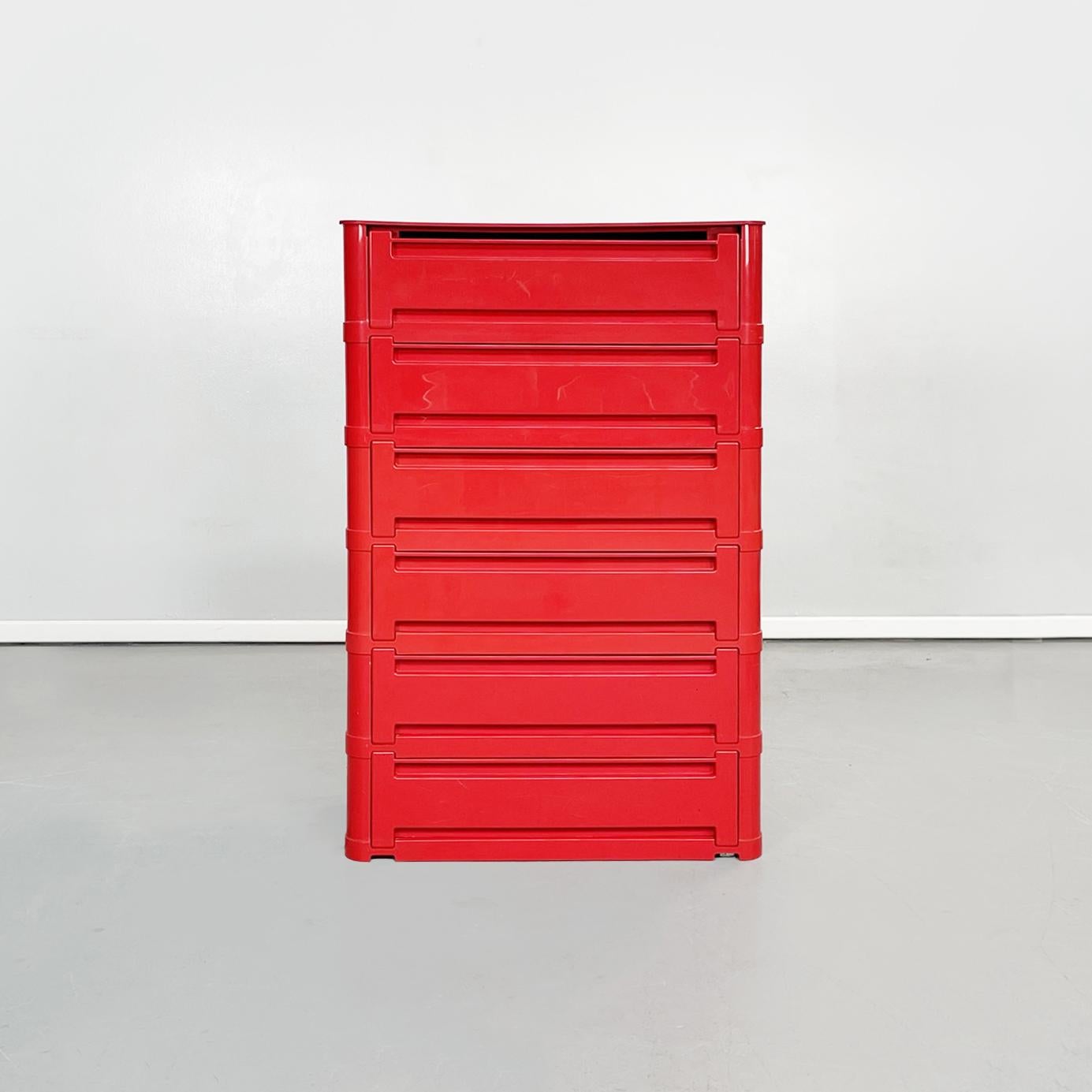 Italian space age Modular chest of drawers by Olaf Von Bohr for Kartell, 1970s
Modular chest of drawers with rectangular base with rounded corners, in bright red plastic. The six modules, that compose it, have drawers with flap opening. Can also be