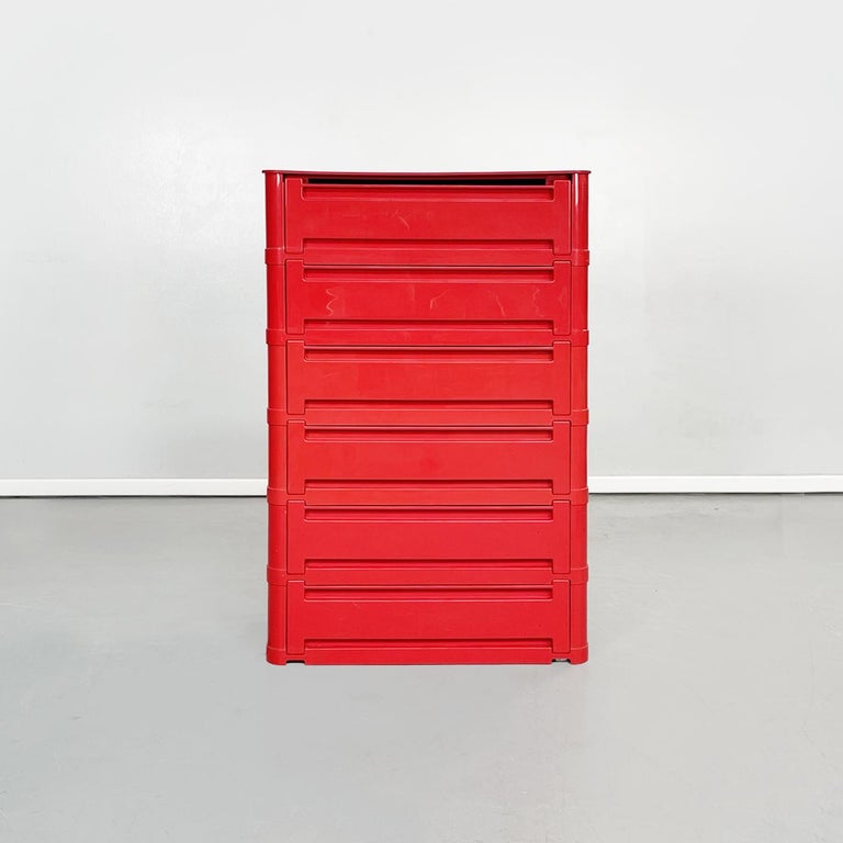 Italian space age Modular chest of drawers by Olaf Von Bohr for Kartell, 1970s
Modular chest of drawers with rectangular base with rounded corners, in bright red plastic. The six modules, that compose it, have drawers with flap opening. Can also be