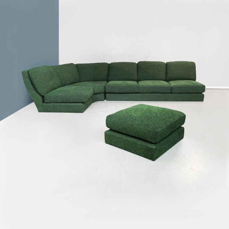 Italian space age Modular sofa in green fabric by Willy Rizzo for Sabot, 1970s
Corner sofa upholstered and covered in forest green coarse-grained fabric, consisting of 6 modules: a corner sofa, a pouf and 2 simple modules. The backrest, on which