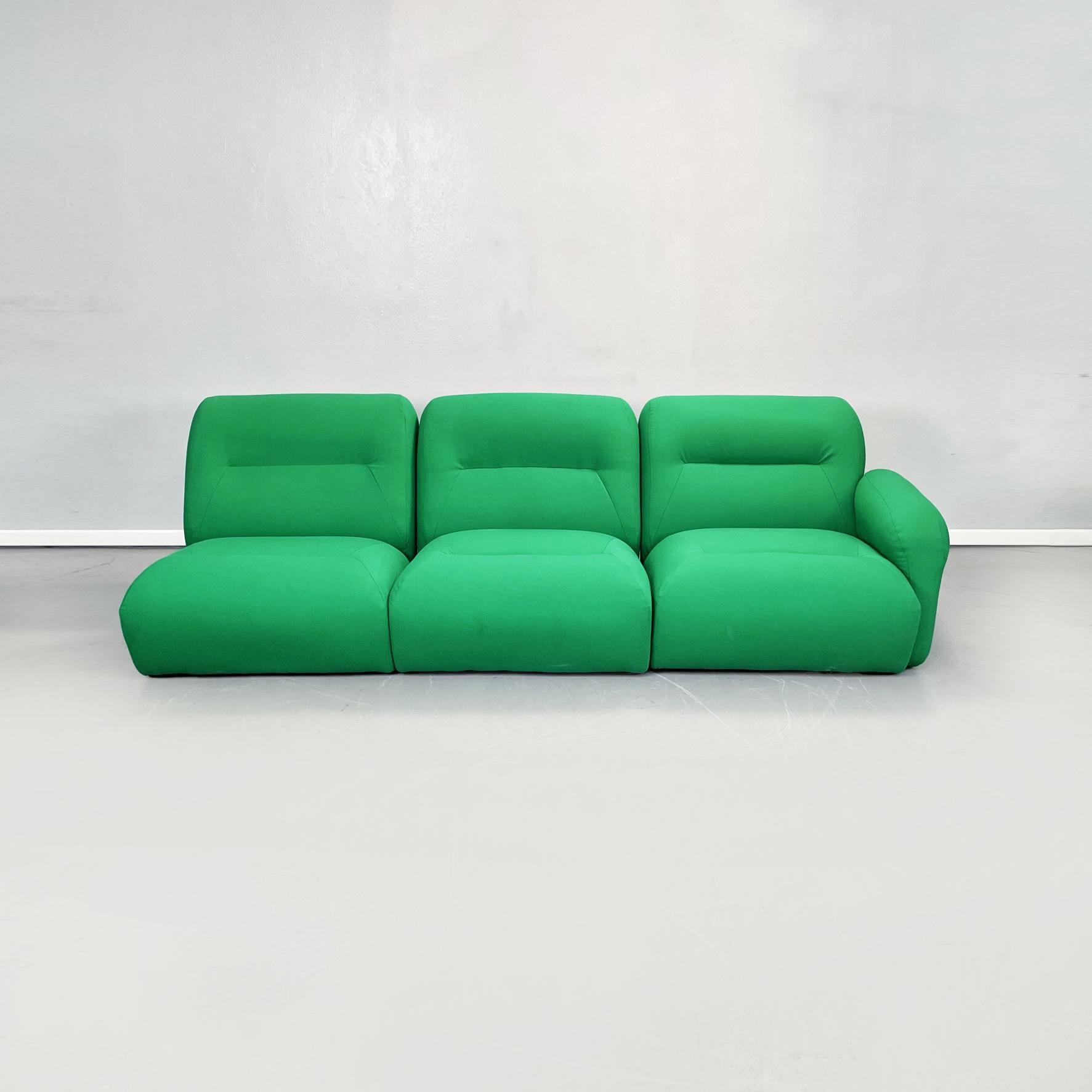 Italian space age Modular sofa in green fabric with metal insert, 1970s
Fantastic modular sofa in bright green fabric, consisting of 4 simple modules and 2 with armrest. There are two horizontal seams on the seat and back. There are round metal