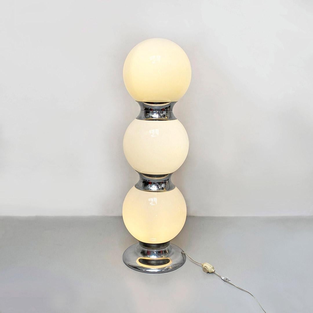 Italian Space Age Opaline Glass and Chromed Steel Floor Lamp, 1970s In Good Condition In MIlano, IT