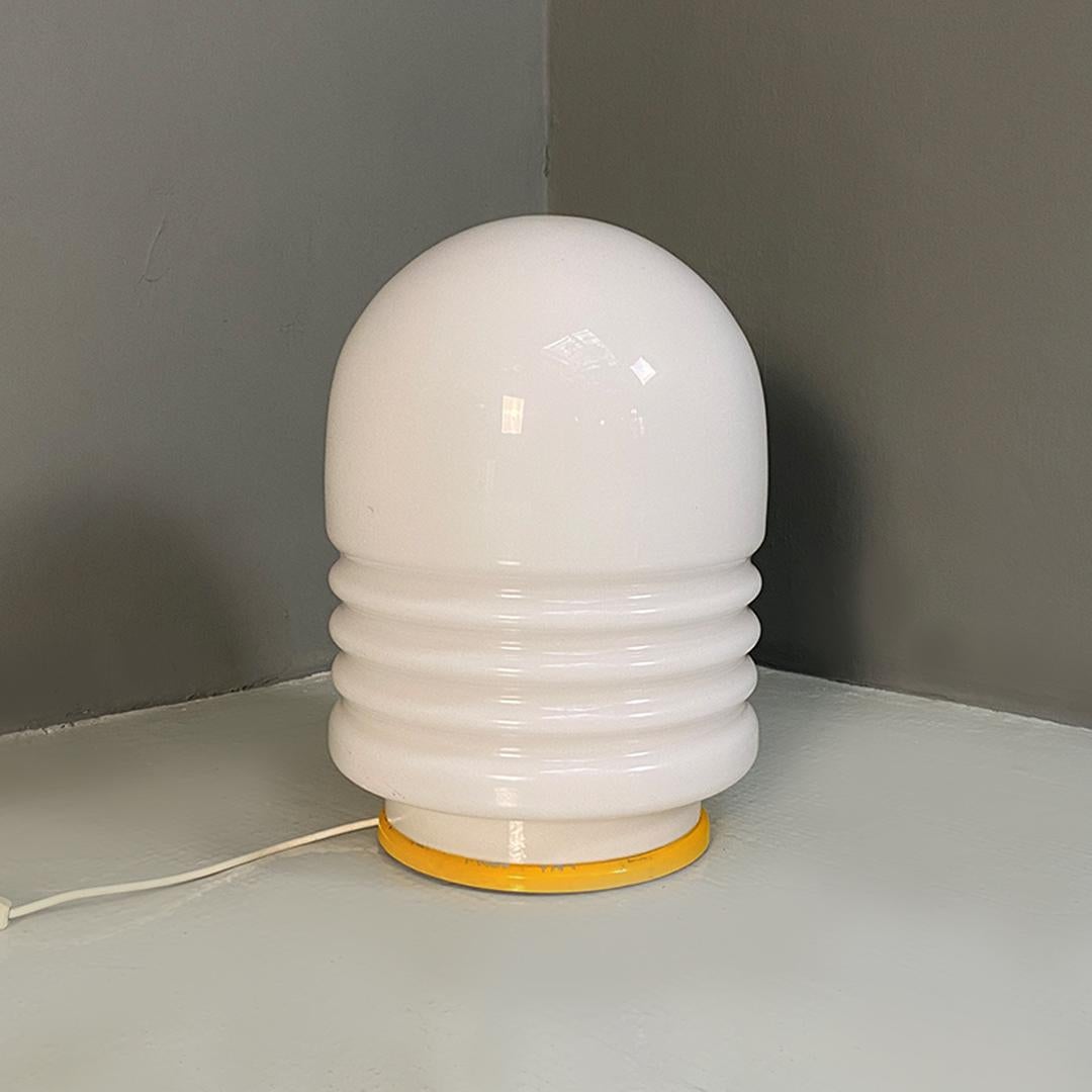 Italian space age Opaline glass and yellow metal base table or floor lamp, 1970s
Italian space age opaline glass and yellow metal base table or floor lamp, 1970s.
Table or floor lamp, space age, with opal white glass diffuser with curved motif