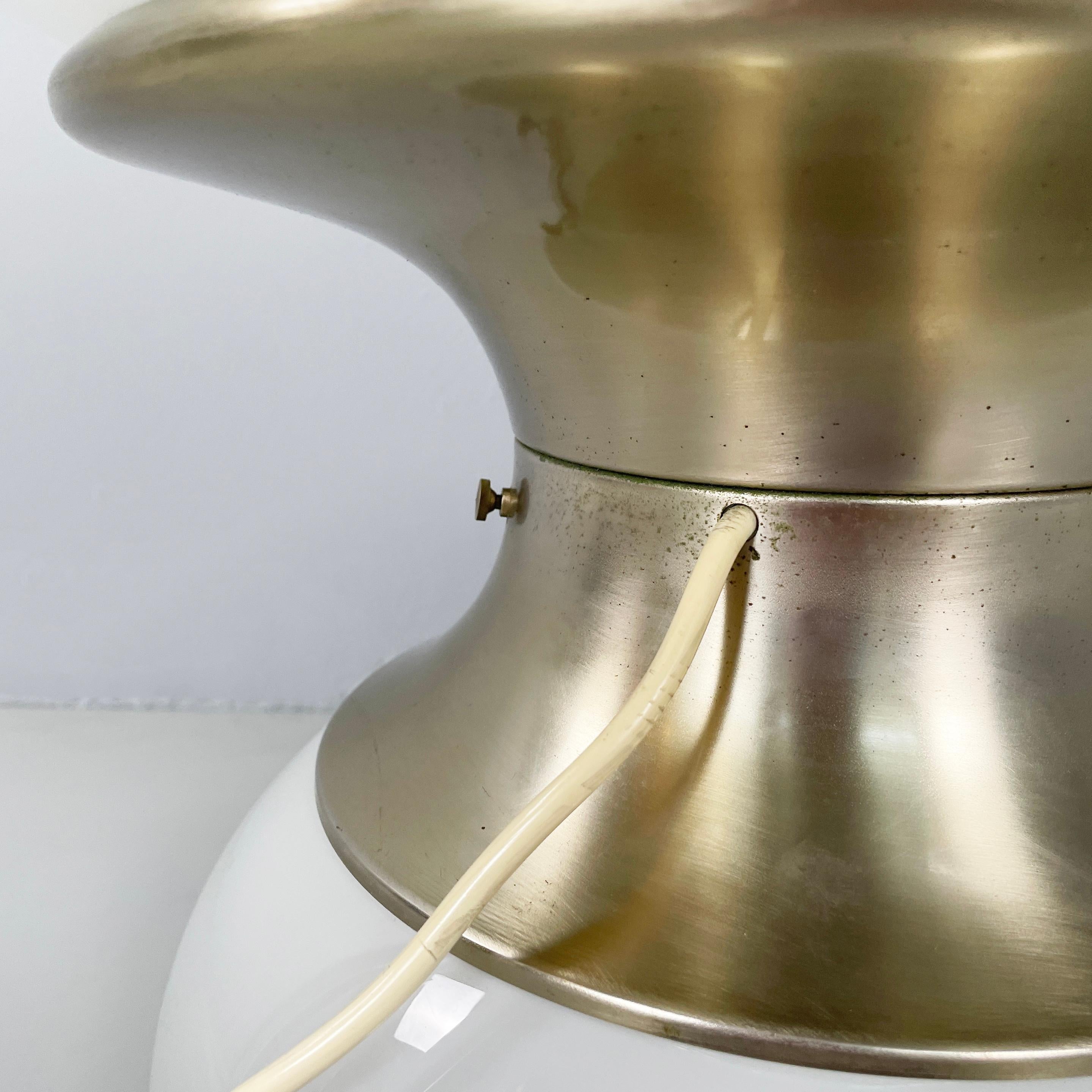 Lampada da tavolo italiana in vetro opalino dell'era spaziale di Carlo Nason per  Selenova, anni '70 4