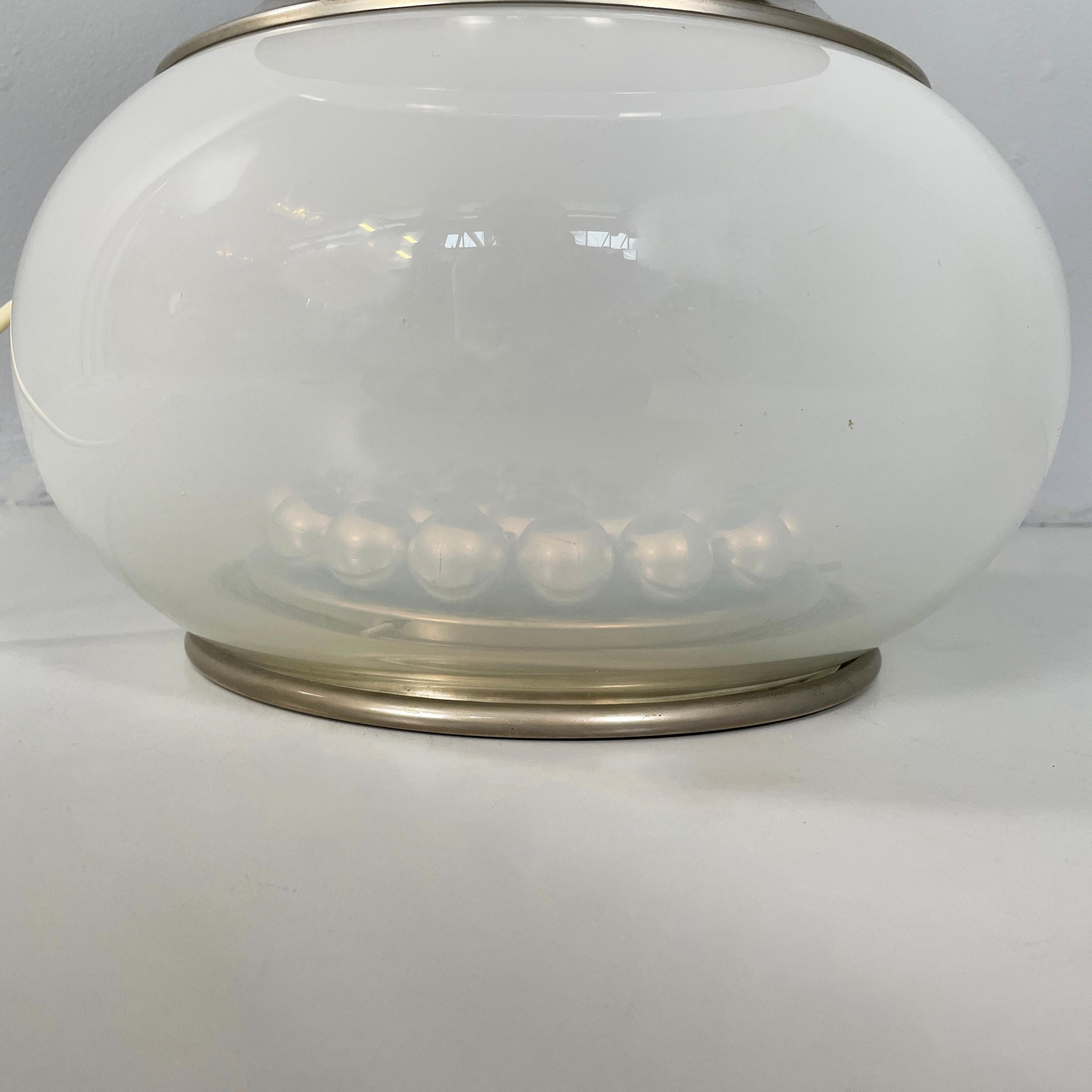 Lampada da tavolo italiana in vetro opalino dell'era spaziale di Carlo Nason per  Selenova, anni '70 6